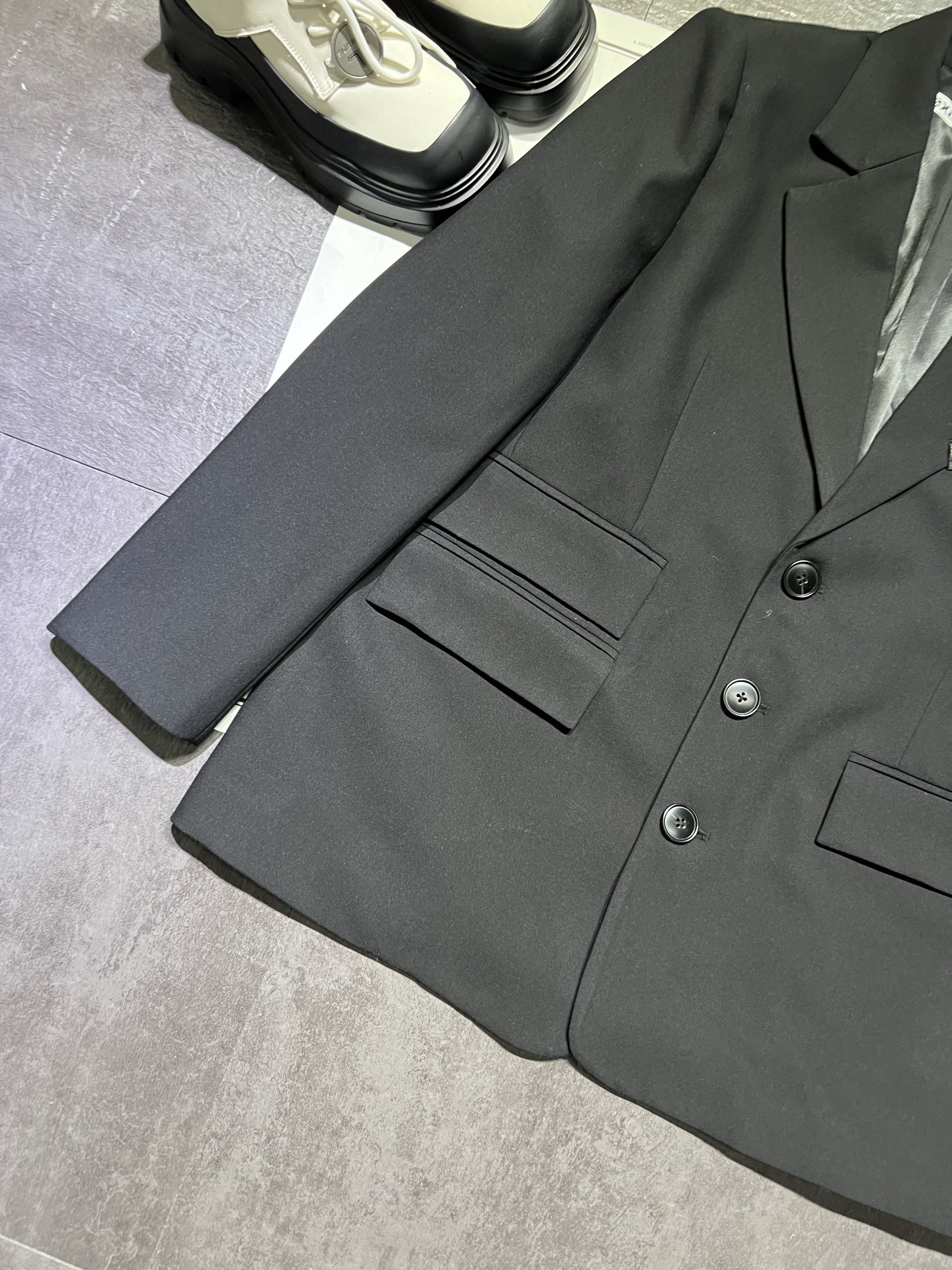 Stylish Single Hard-Core Women’s Suit by Alexander Wang: Packed with Originality - 图片 4