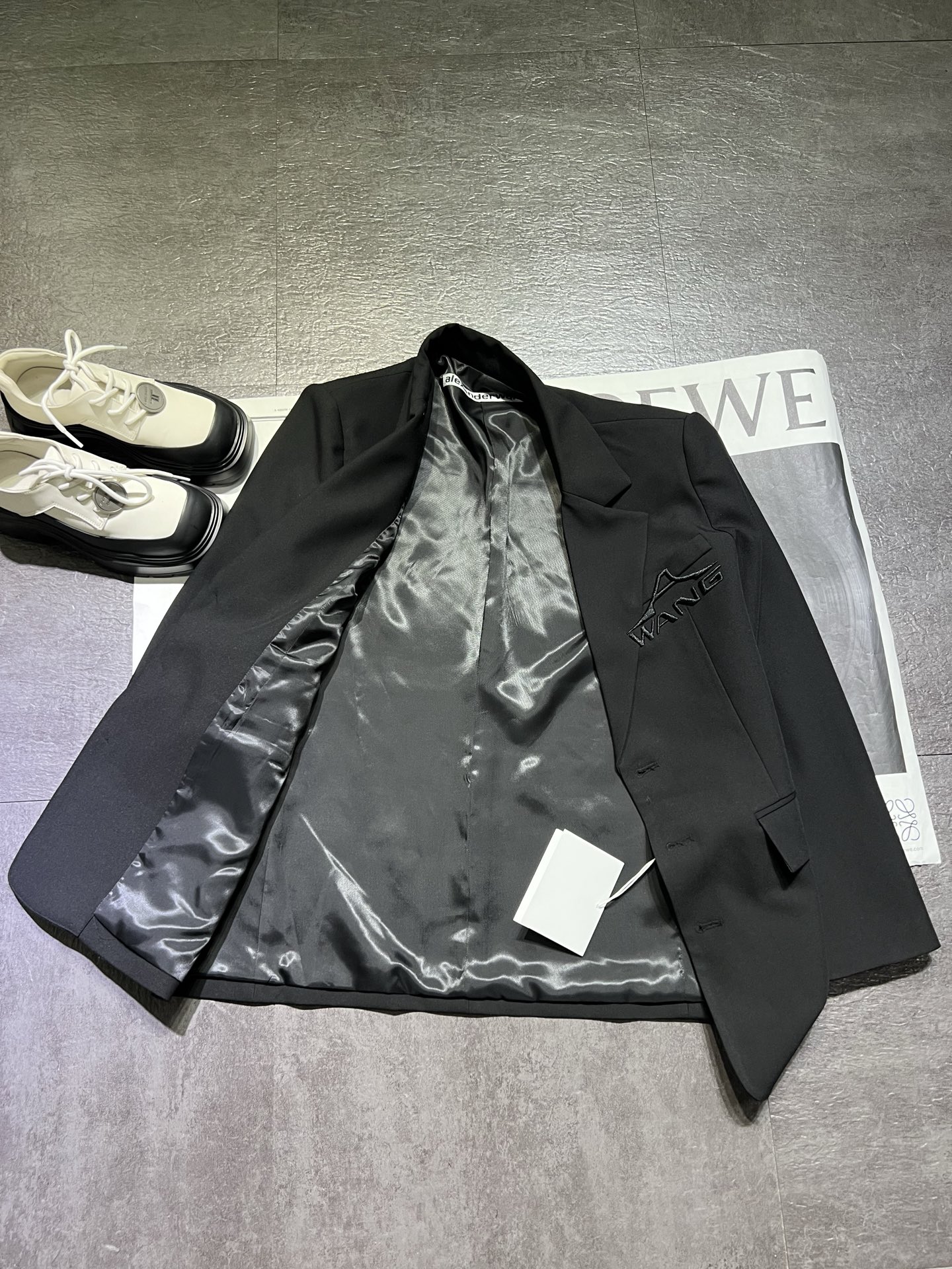 Stylish Single Hard-Core Women’s Suit by Alexander Wang: Packed with Originality - 图片 5