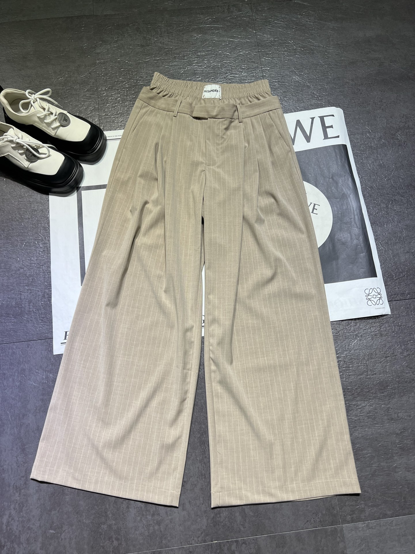 High-Quality Women’s Suit with Gill Sandas: Light Fabrics, Summer Style, Two Color Options - 图片 3
