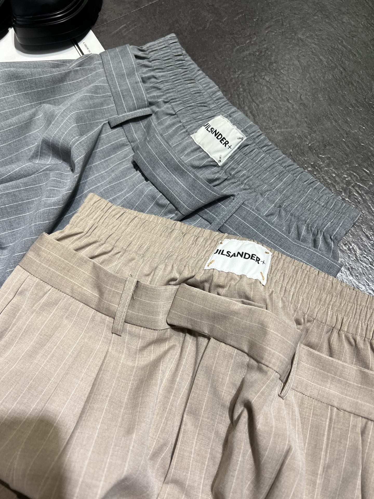 High-Quality Women’s Suit with Gill Sandas: Light Fabrics, Summer Style, Two Color Options - 图片 6