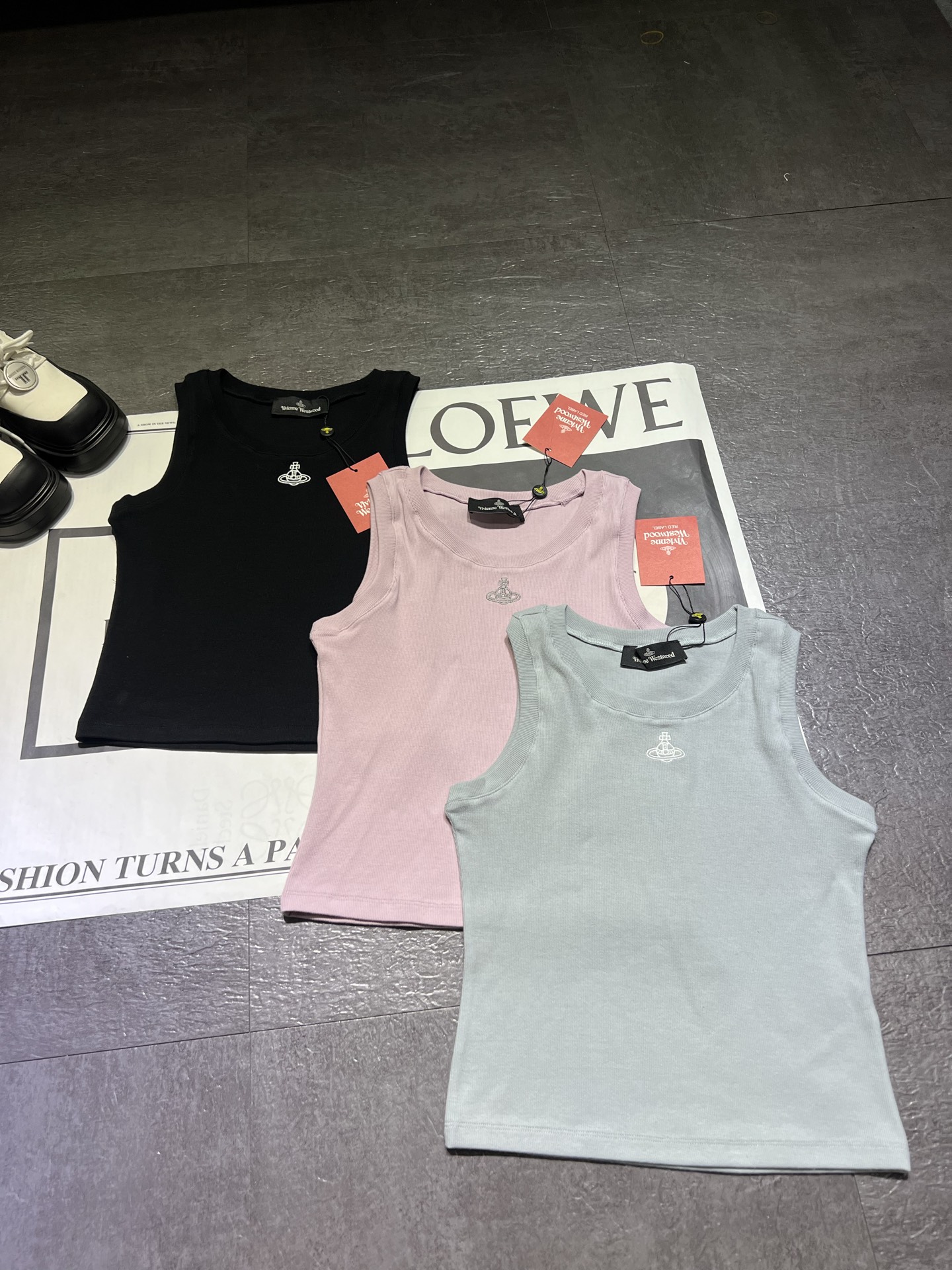 “Vivienne Westwood Women’s Suit: High-Quality, Custom Fabric, Fine Embroidery, Three Colors” - 图片 7