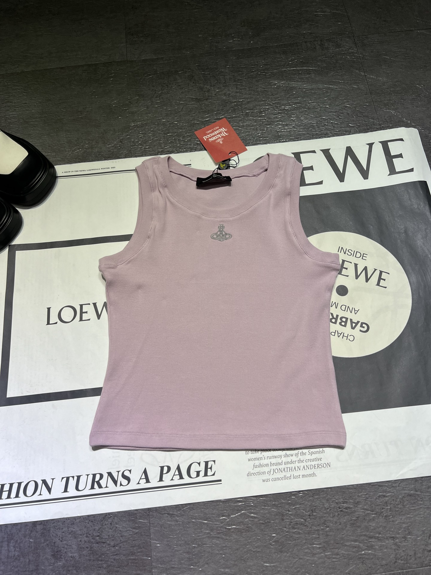 “Vivienne Westwood Women’s Suit: High-Quality, Custom Fabric, Fine Embroidery, Three Colors” - 图片 4