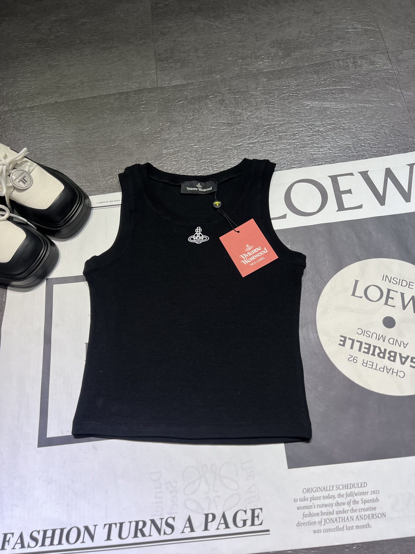 “Vivienne Westwood Women’s Suit: High-Quality, Custom Fabric, Fine Embroidery, Three Colors” - 图片 3