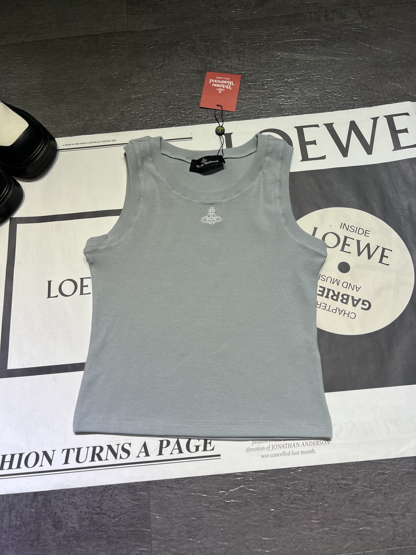 “Vivienne Westwood Women’s Suit: High-Quality, Custom Fabric, Fine Embroidery, Three Colors” - 图片 5