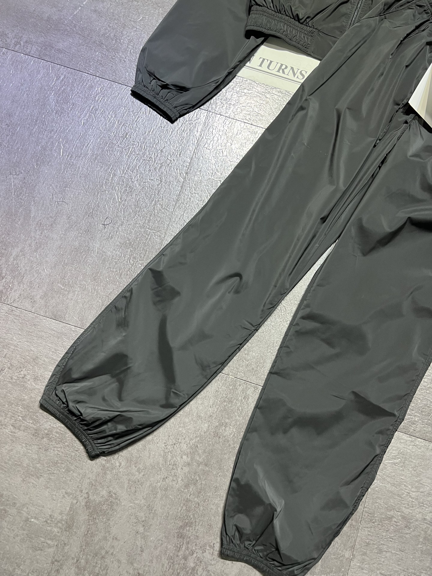 High-end Women’s Suit by Alexanderwan: Jacket, Pants, Stylish Uppers – SMLs. - 图片 4