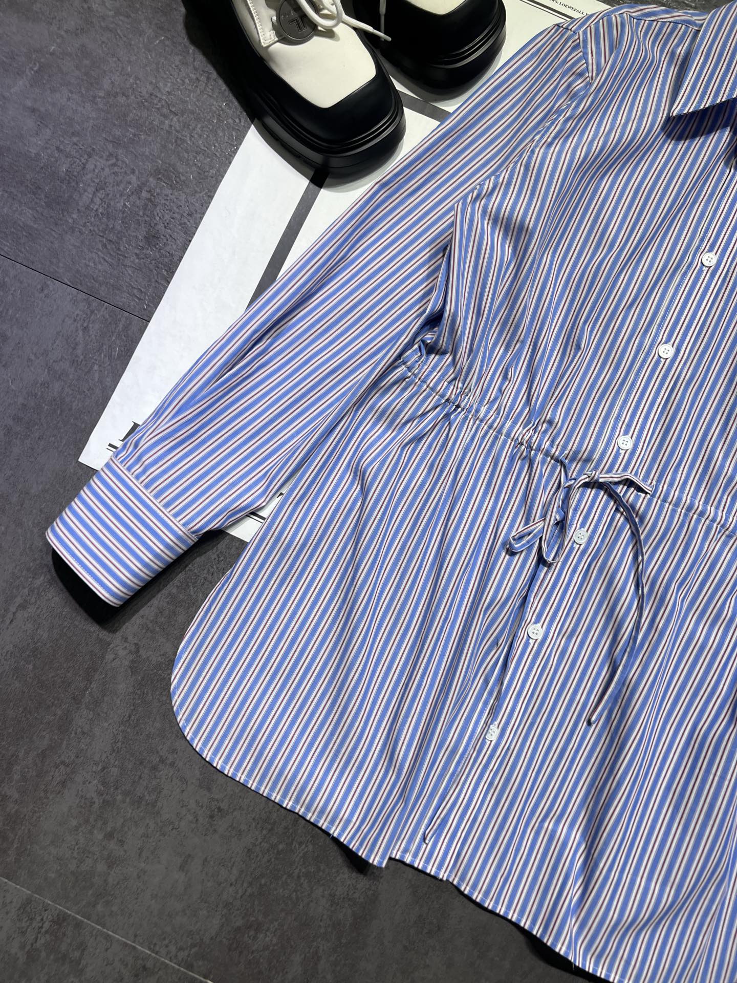 High-End Women’s Suit with Prada Silk-Sensor Shirt: High-Quality and Original Design - 图片 3
