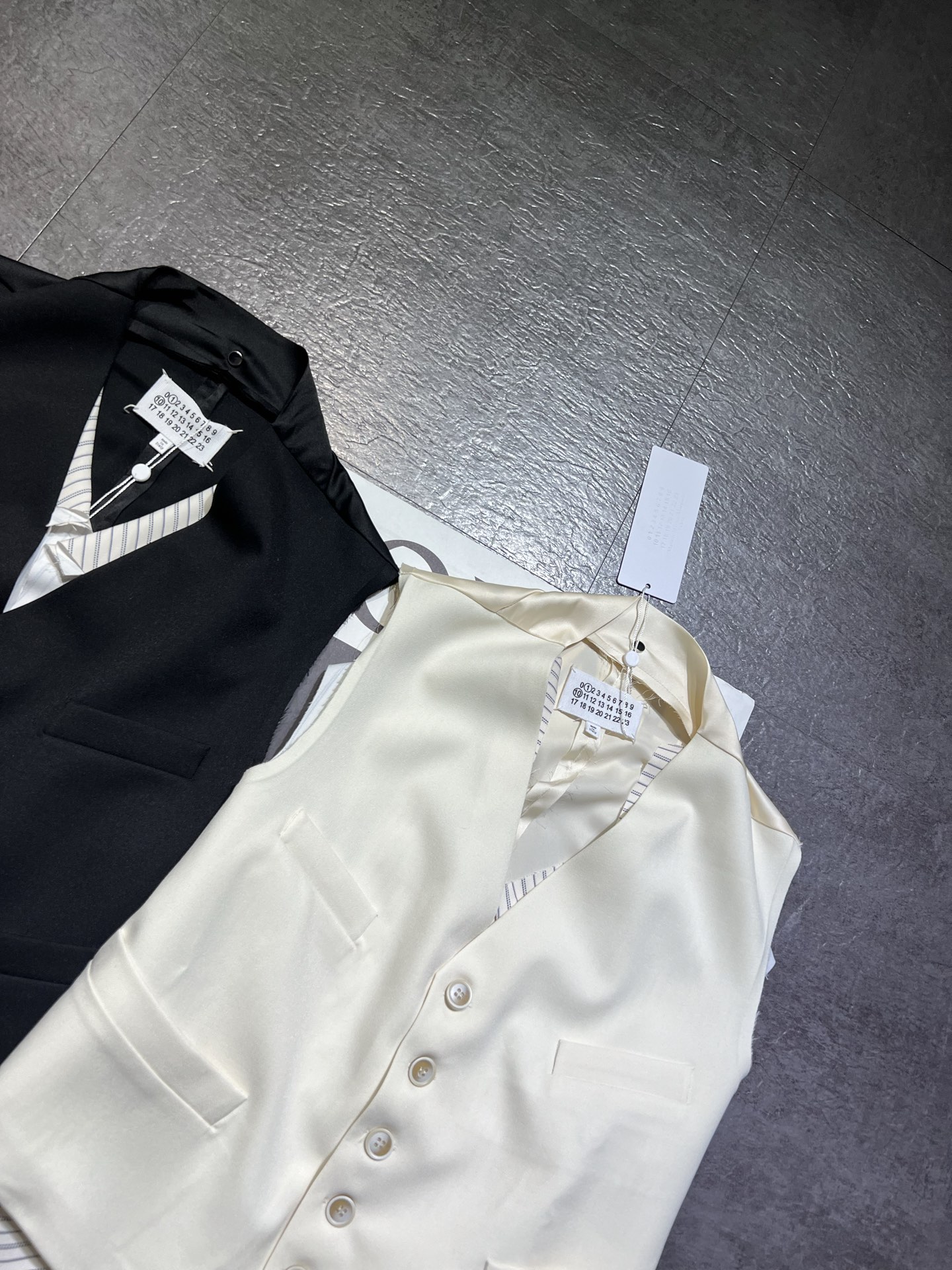 High-Quality Maison Margiela Women’s Suit: Original 1:1 Custom, Wool Fabric, Top-End Quality - 图片 3