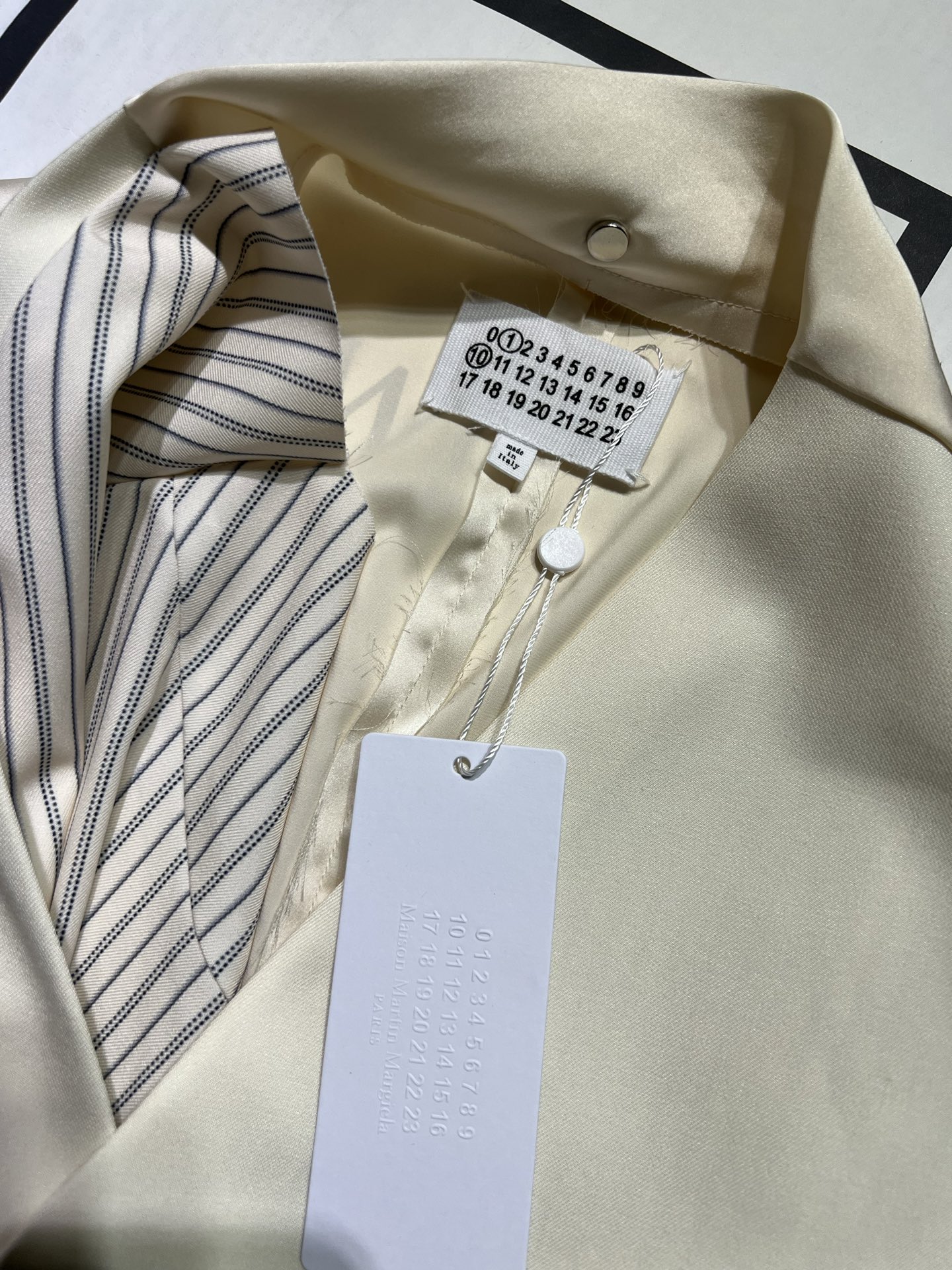 High-Quality Maison Margiela Women’s Suit: Original 1:1 Custom, Wool Fabric, Top-End Quality - 图片 7