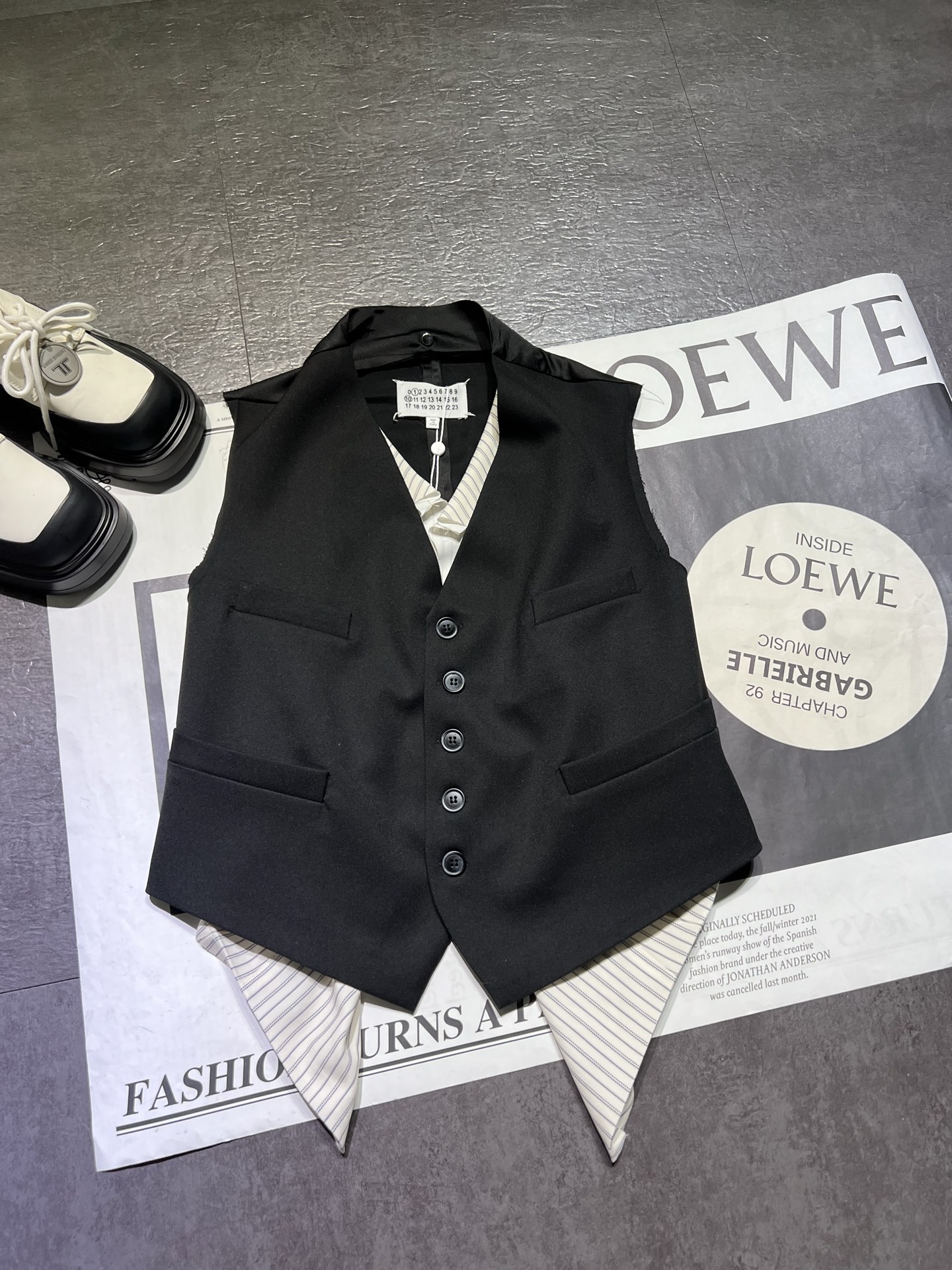 High-Quality Maison Margiela Women’s Suit: Original 1:1 Custom, Wool Fabric, Top-End Quality - 图片 2