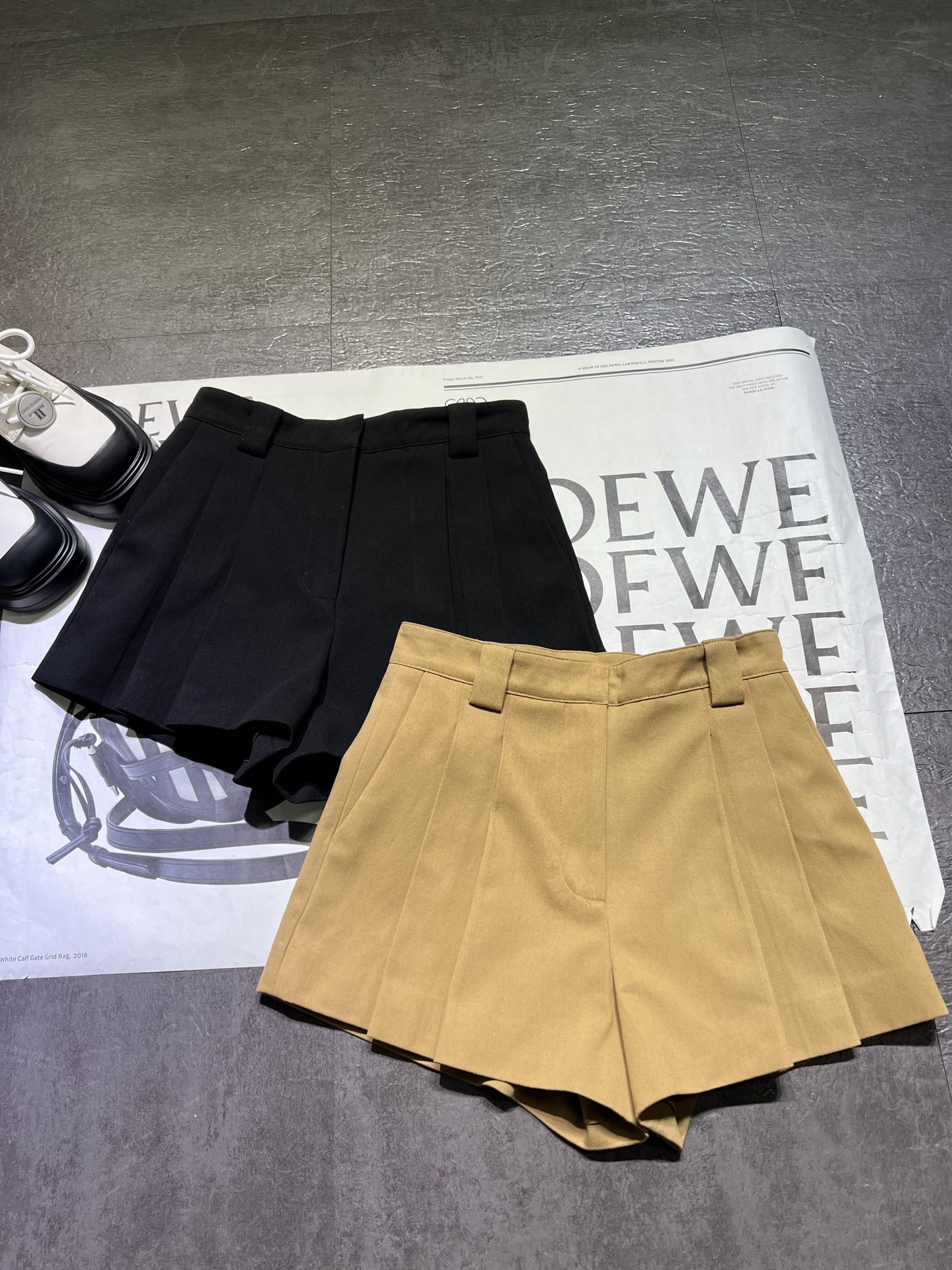 High-end Quality Women’s Clothes: Cotton Alexanderwan Shorts with Super Long Thighs