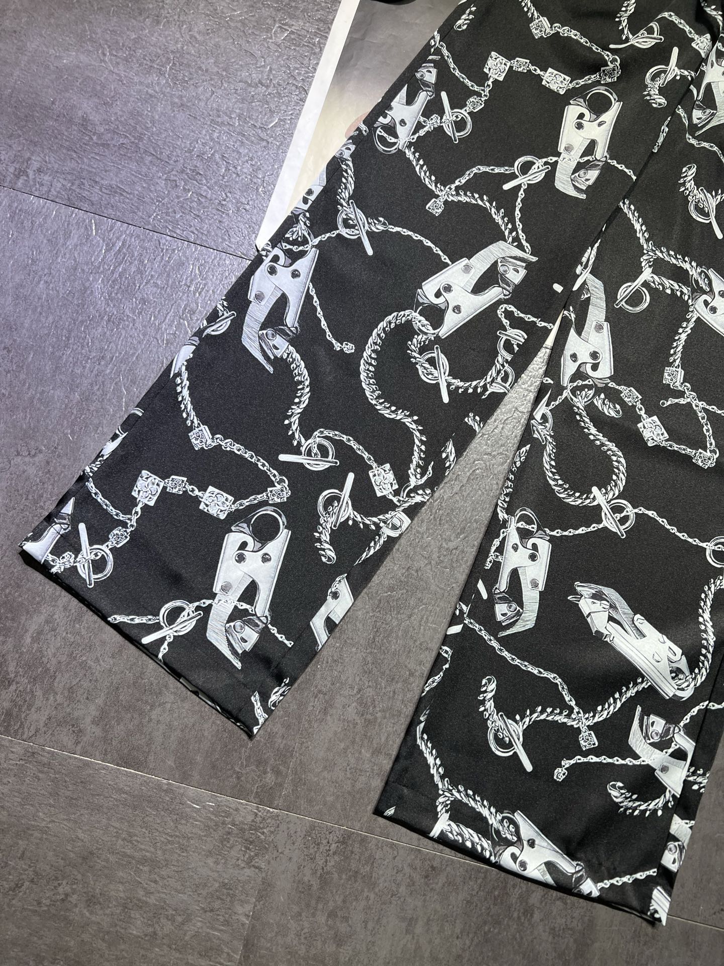 High-end Women’s Suit with Burberry Barbour Print, Super Thin and Comfortable Pants. - 图片 3