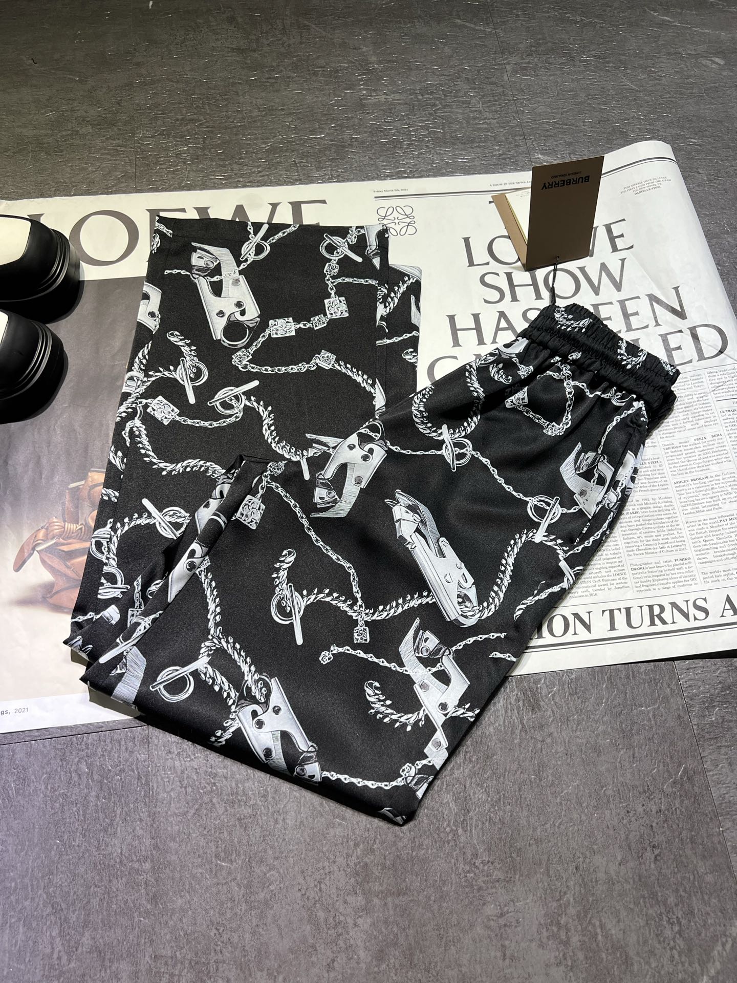 High-end Women’s Suit with Burberry Barbour Print, Super Thin and Comfortable Pants. - 图片 6