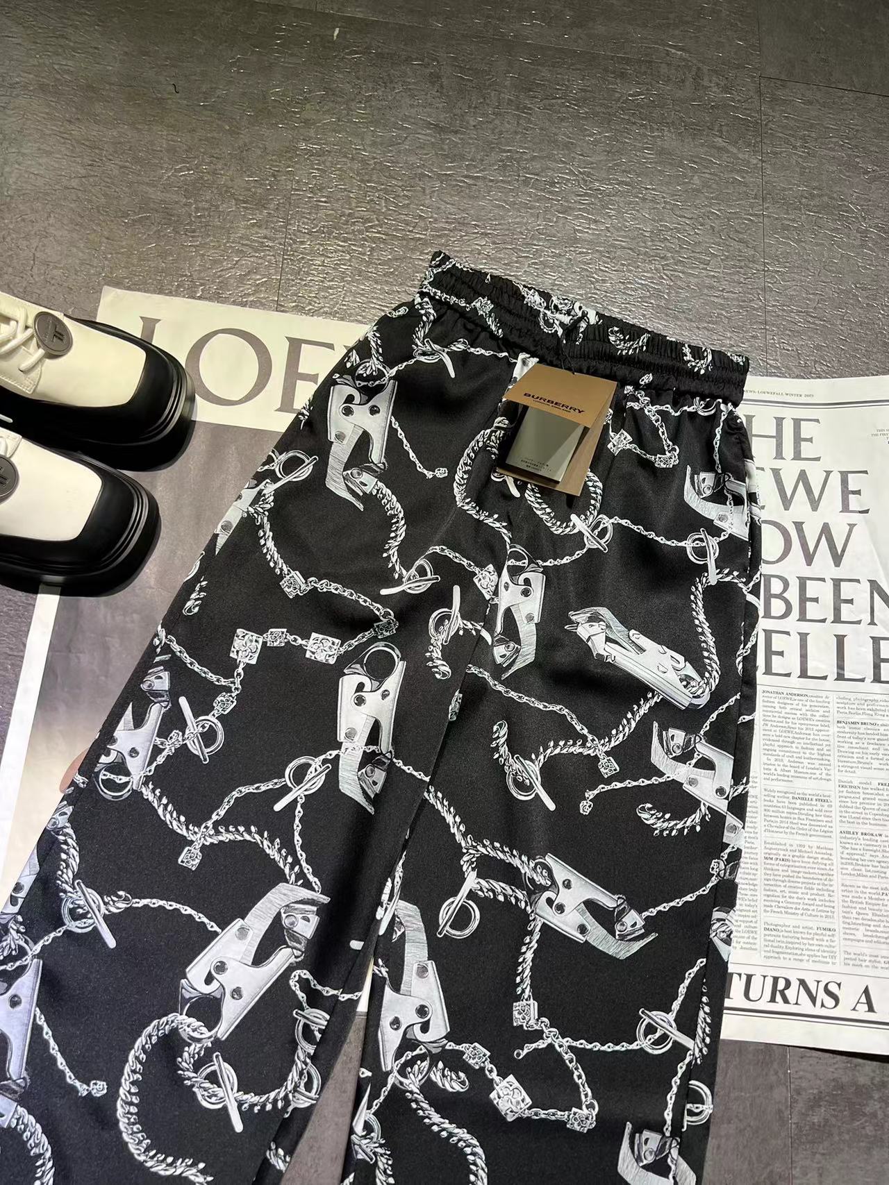 High-end Women’s Suit with Burberry Barbour Print, Super Thin and Comfortable Pants. - 图片 2