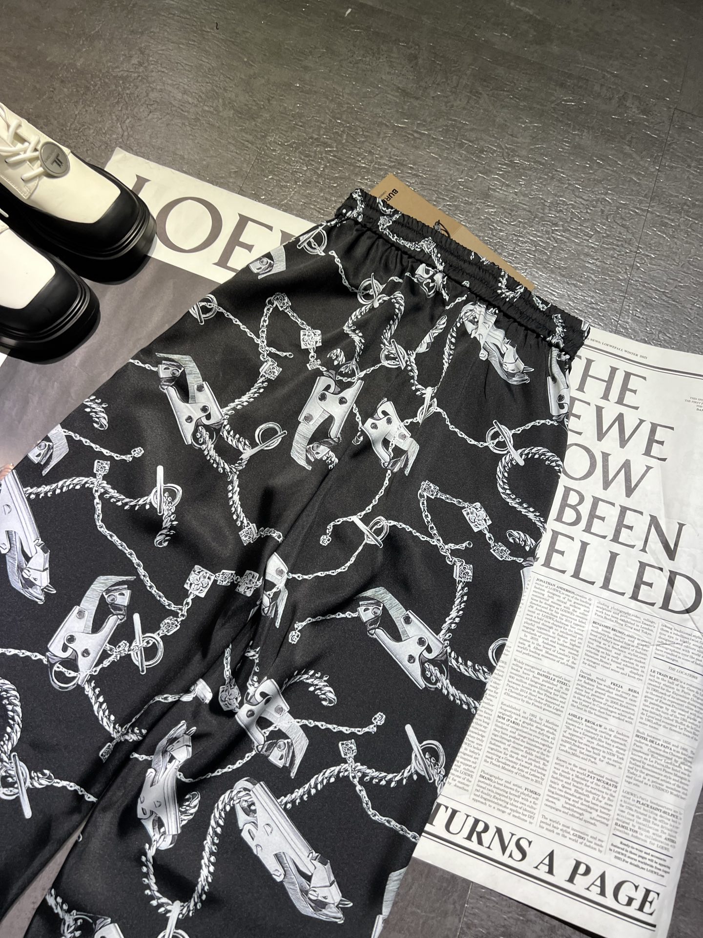 High-end Women’s Suit with Burberry Barbour Print, Super Thin and Comfortable Pants. - 图片 5