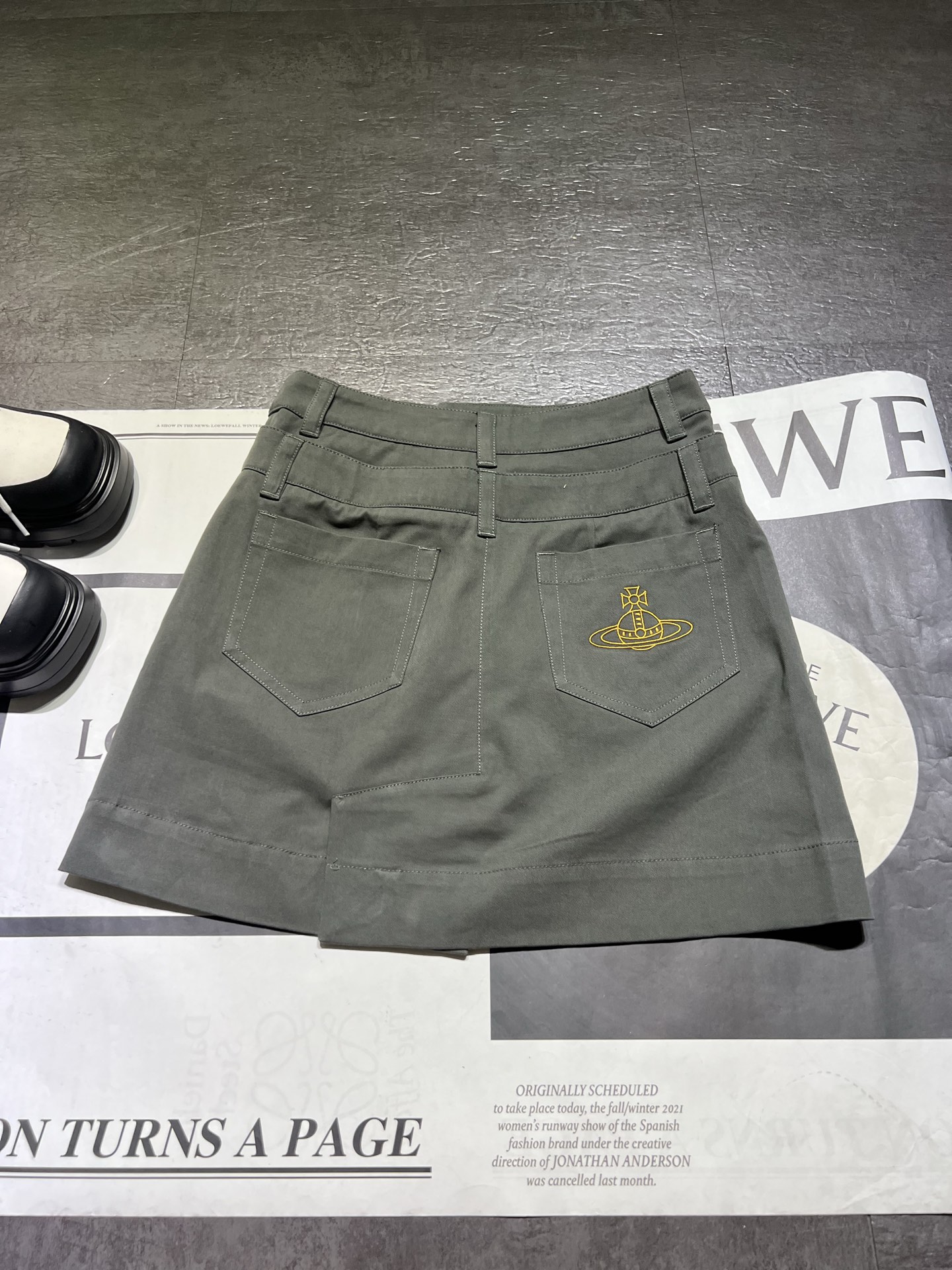 High Quality Women’s Clothes: Vivi Short Skirt and Saturn Double Waist Design - 图片 6