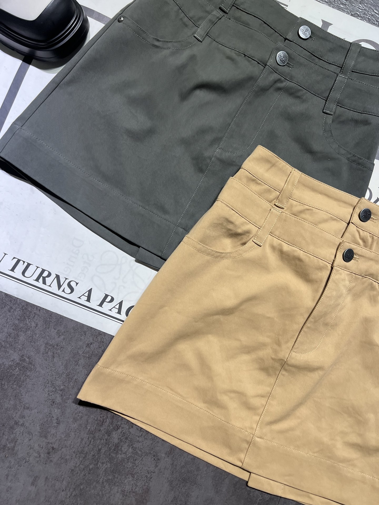 High Quality Women’s Clothes: Vivi Short Skirt and Saturn Double Waist Design - 图片 3