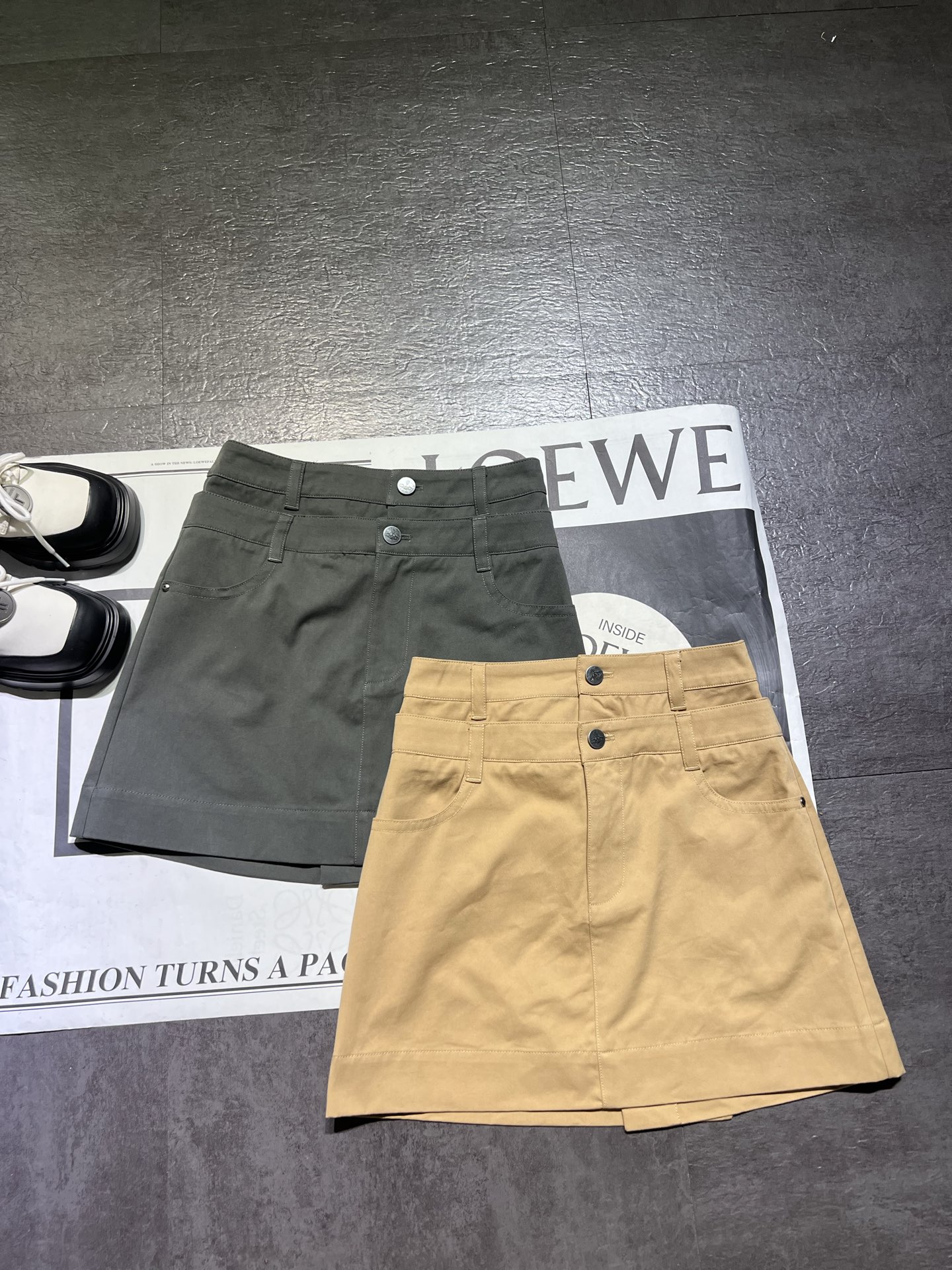 High Quality Women’s Clothes: Vivi Short Skirt and Saturn Double Waist Design - 图片 1