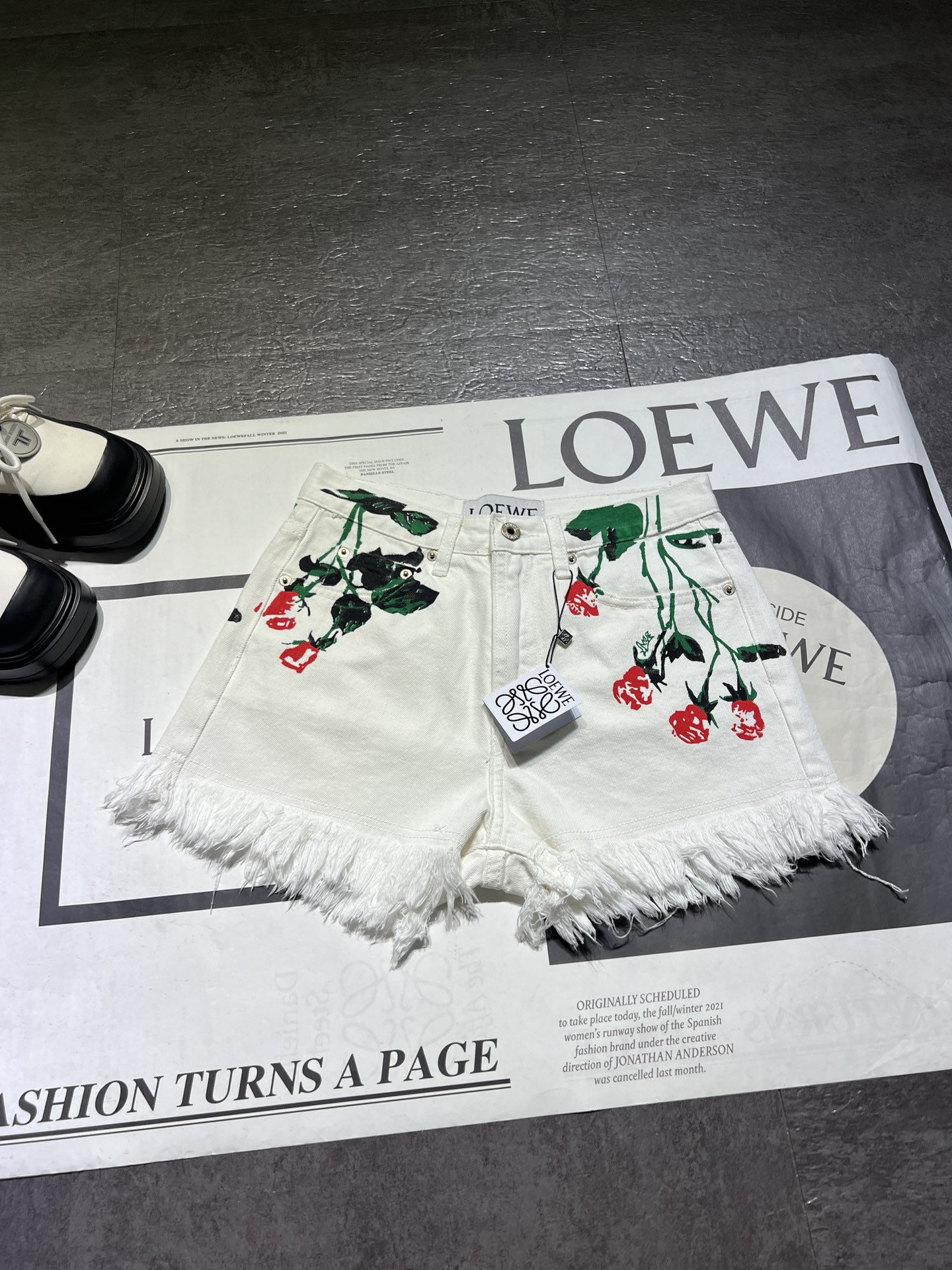 High-Quality Women’s Clothes: Tweed Fashion Collection with Paula’s Cowboy Shorts - 图片 7