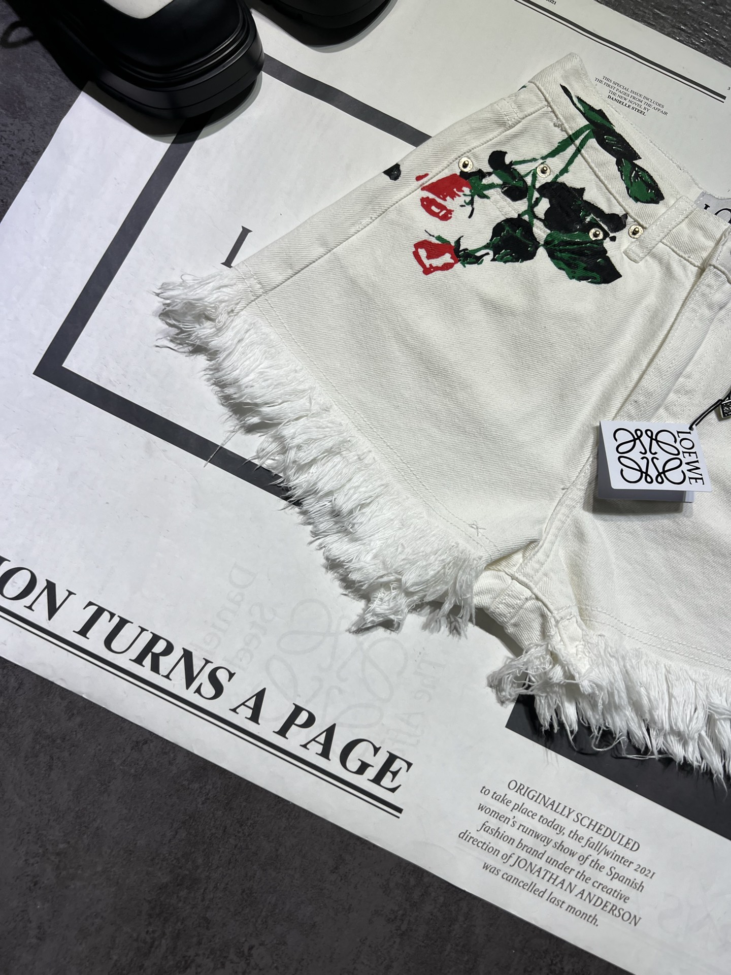 High-Quality Women’s Clothes: Tweed Fashion Collection with Paula’s Cowboy Shorts - 图片 3