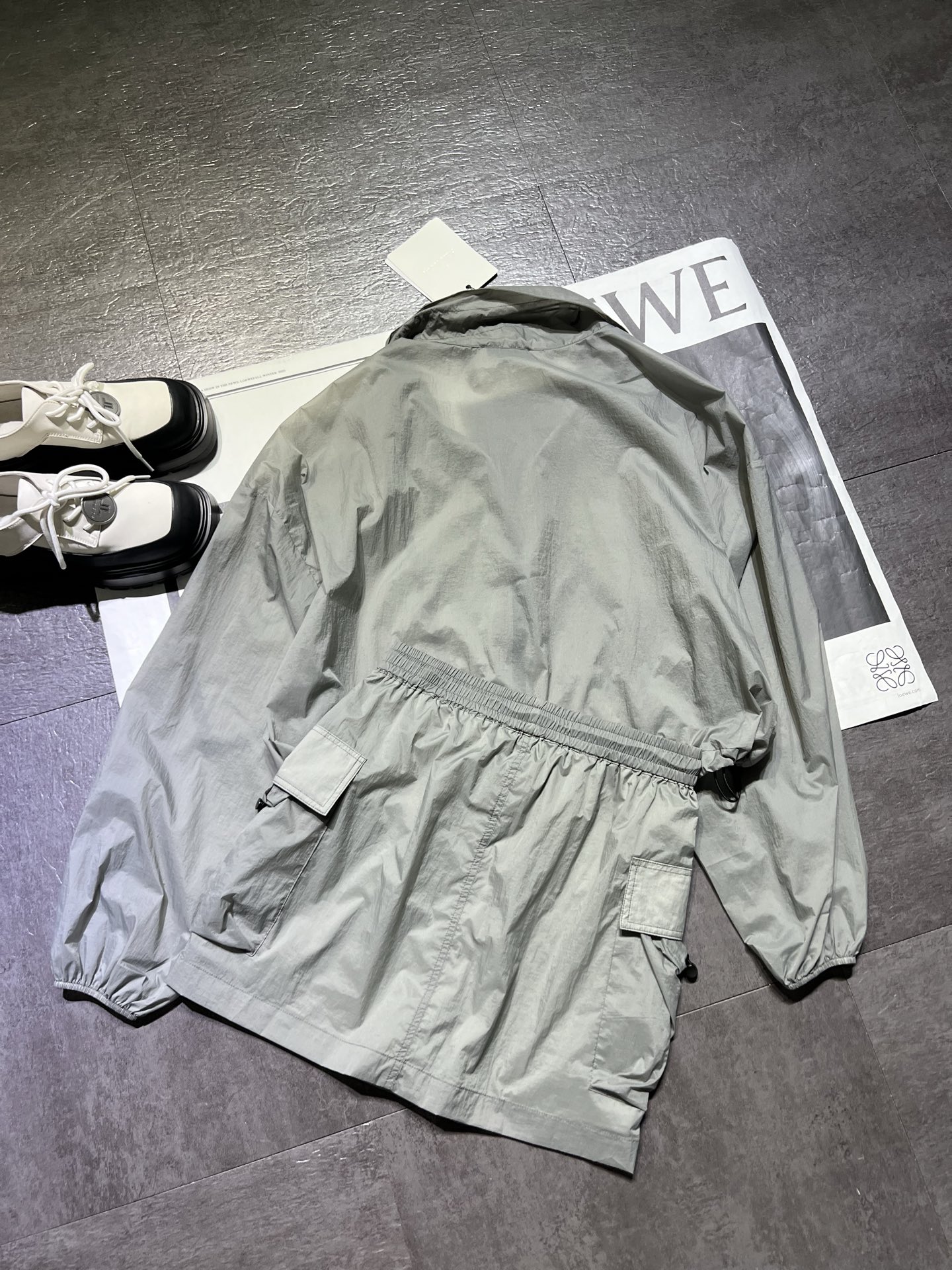 Stylish Women’s Suit by Mo&Co with Oyangana’s Sunset Dress: Light Fabric, Superb Look - 图片 5