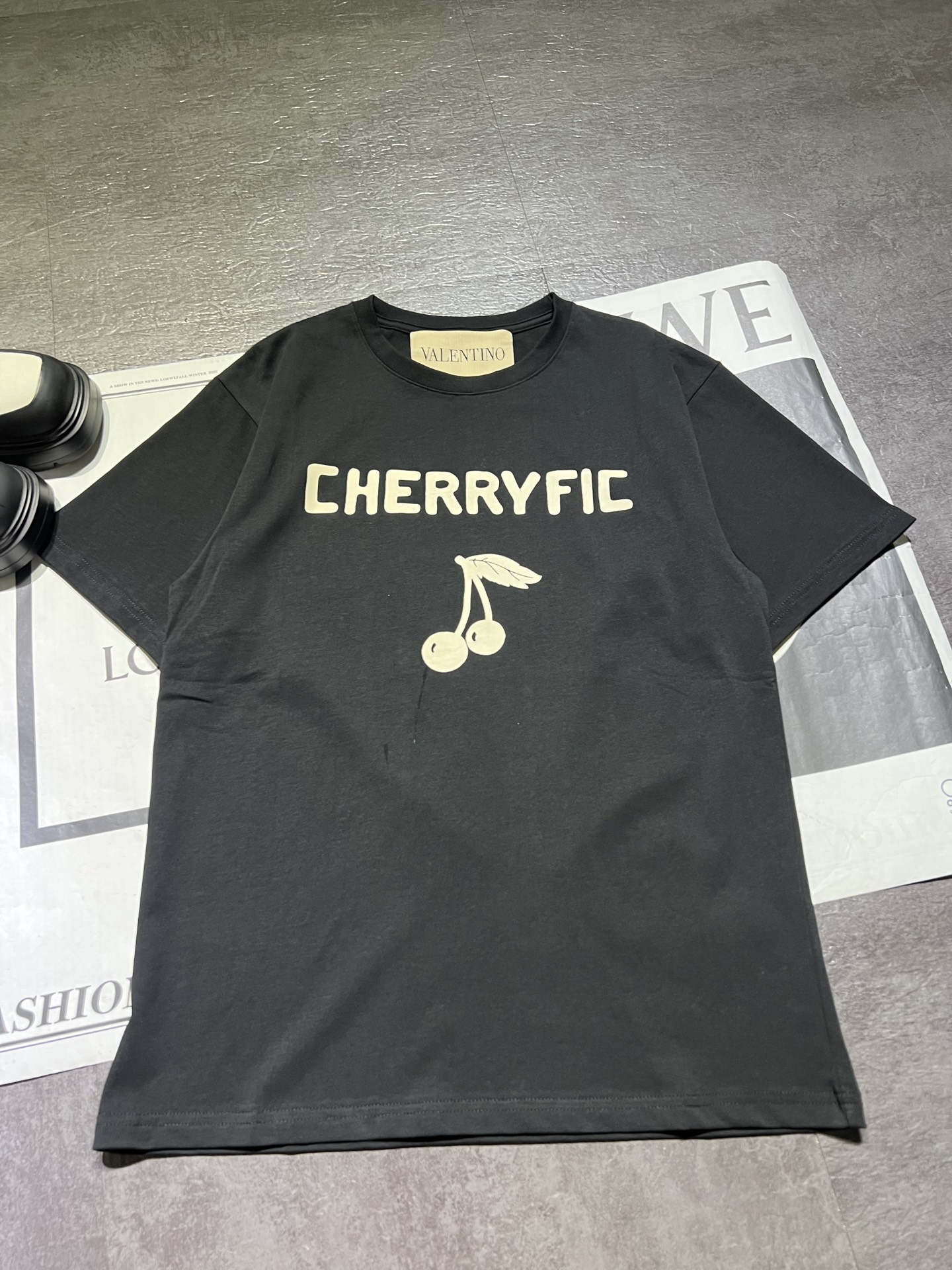 High-Quality Women’s Clothes: Original Packaged Wallen Val T-Shirt for 25-Year-Olds - 图片 1