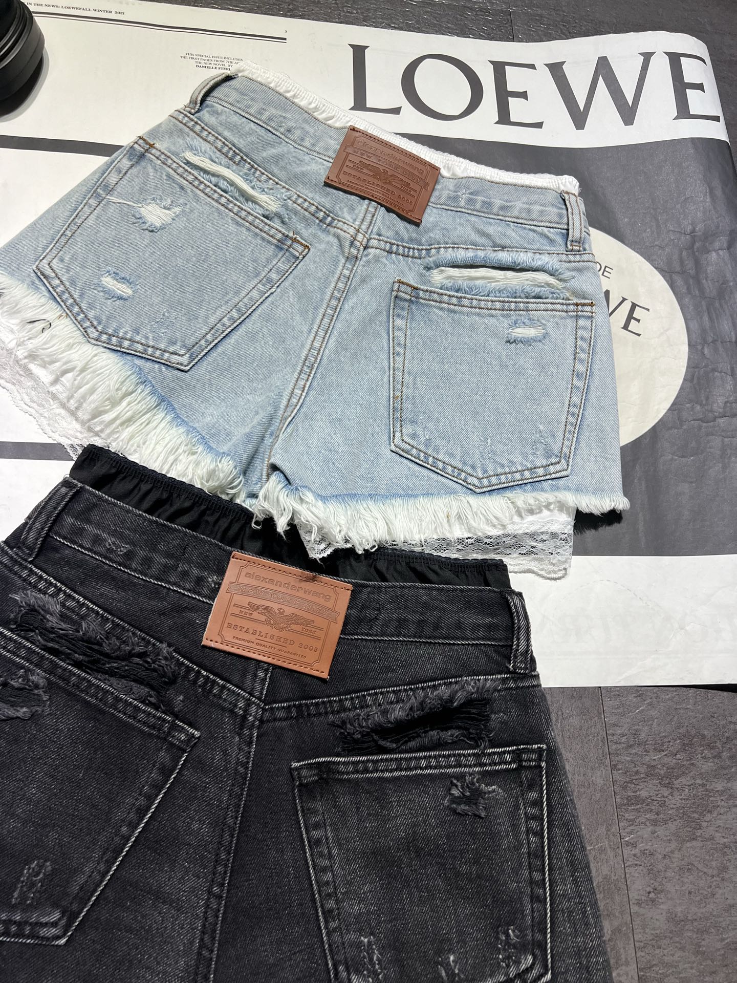 “High-Quality Women’s Suit: Fake Laced Shorts, Structural Designs, Cosmobilization, Irregularly Hairy, Two-Colored, High-Waist Style” - 图片 5