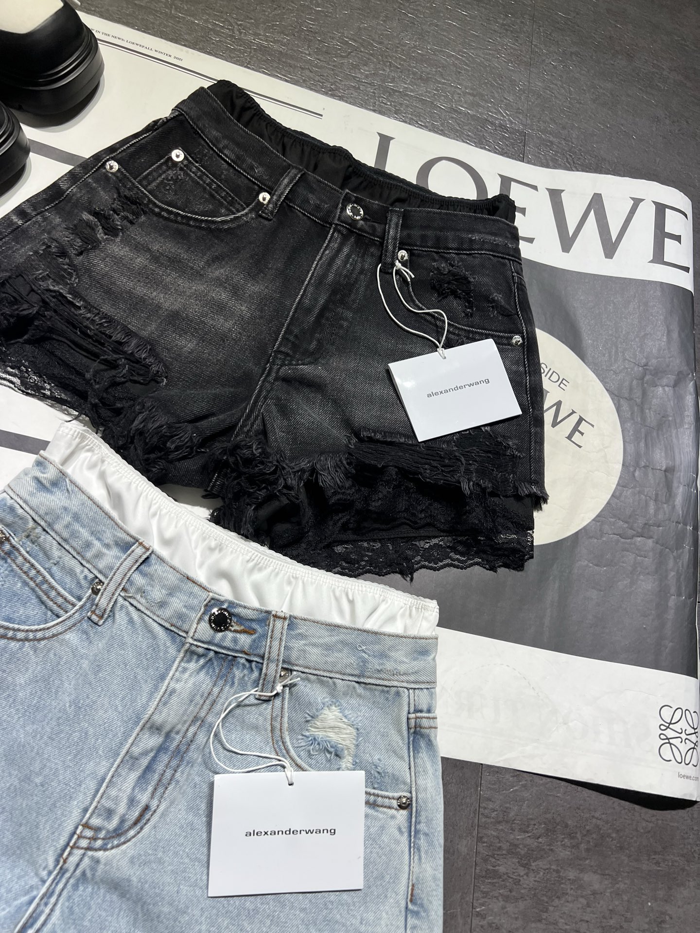 “High-Quality Women’s Suit: Fake Laced Shorts, Structural Designs, Cosmobilization, Irregularly Hairy, Two-Colored, High-Waist Style” - 图片 6