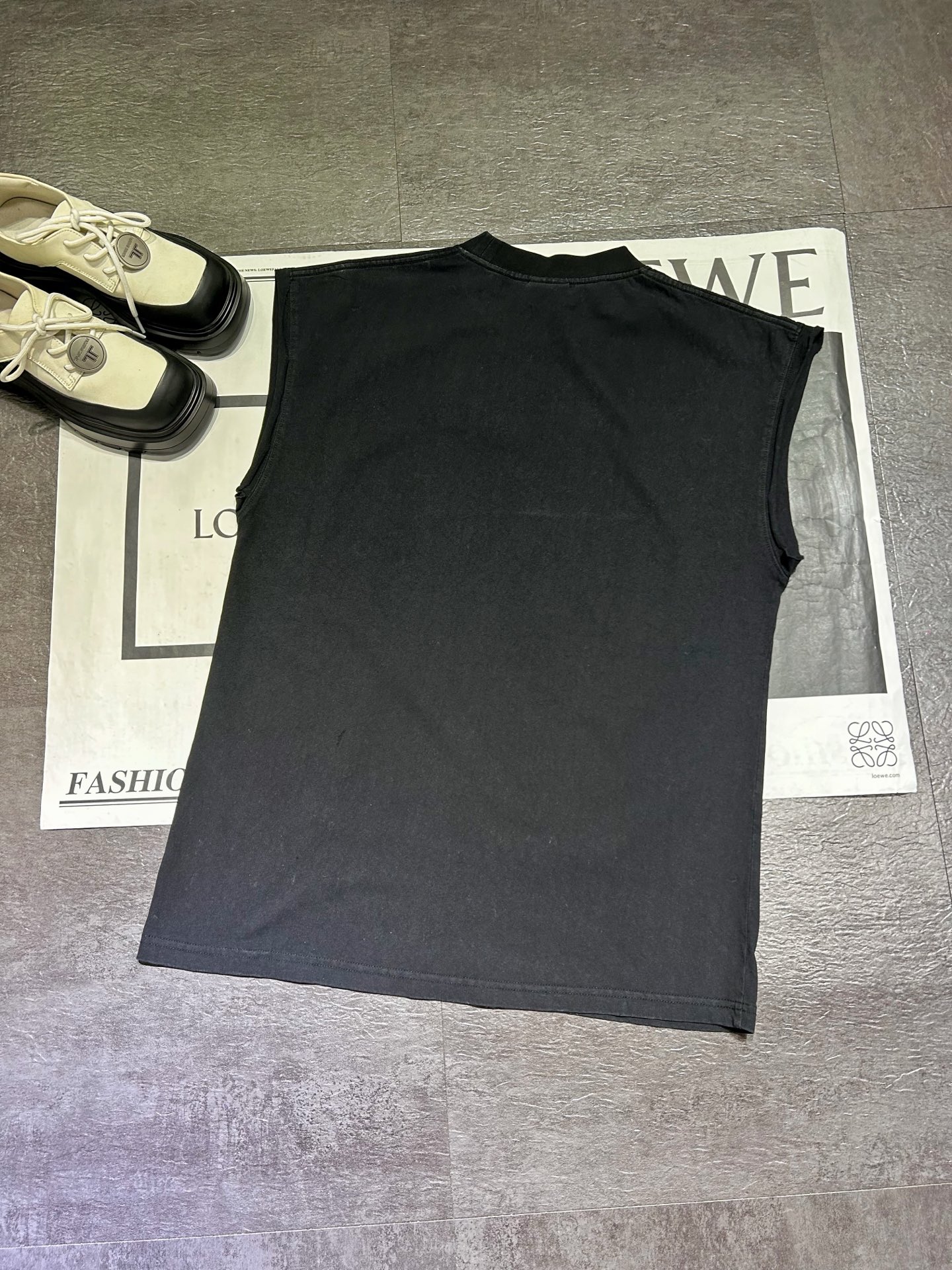 “High-Quality Women’s Clothes: City of Angels T-Shirt, Same-Sex, Large, Hand-Held, Cash” - 图片 5
