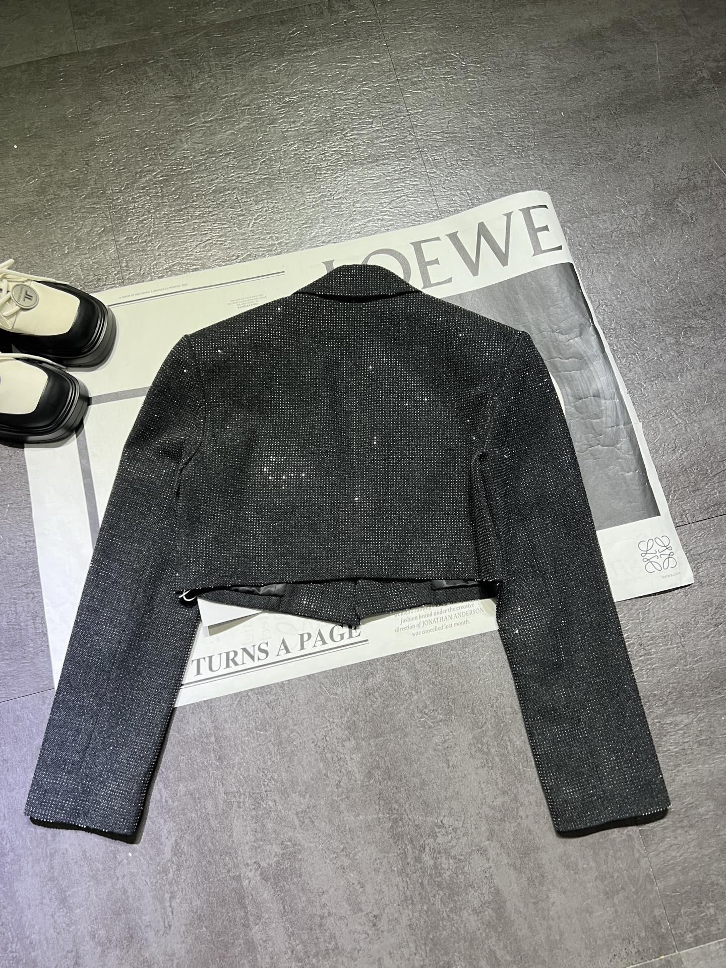 High-End Original Female Suit with Translucent Pearl Coat: Tailor-Made Wool Fabrics. - 图片 4