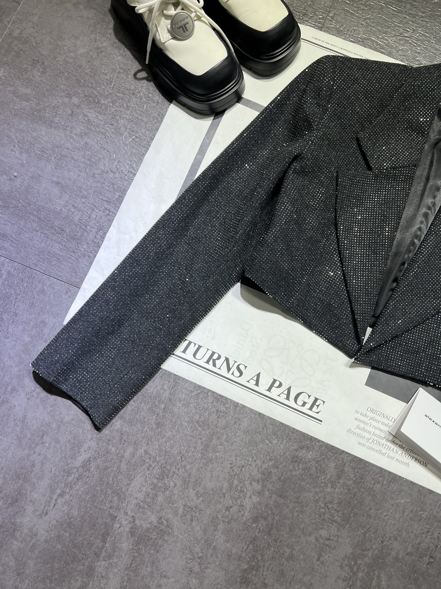 High-End Original Female Suit with Translucent Pearl Coat: Tailor-Made Wool Fabrics. - 图片 7