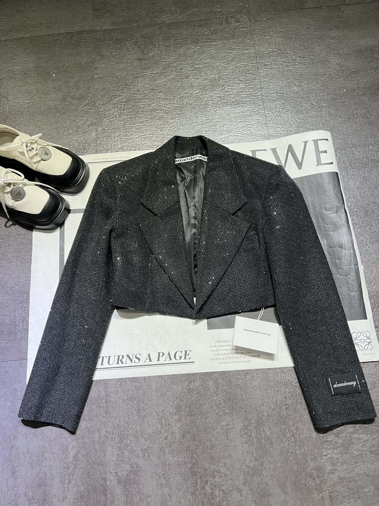 High-End Original Female Suit with Translucent Pearl Coat: Tailor-Made Wool Fabrics. - 图片 3