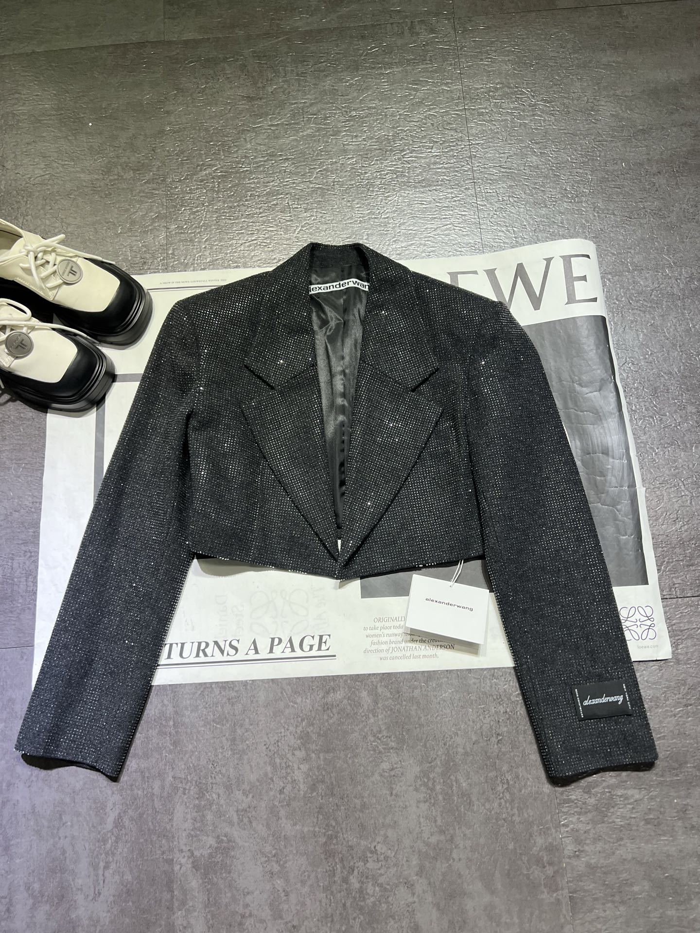 High-End Original Female Suit with Translucent Pearl Coat: Tailor-Made Wool Fabrics. - 图片 1