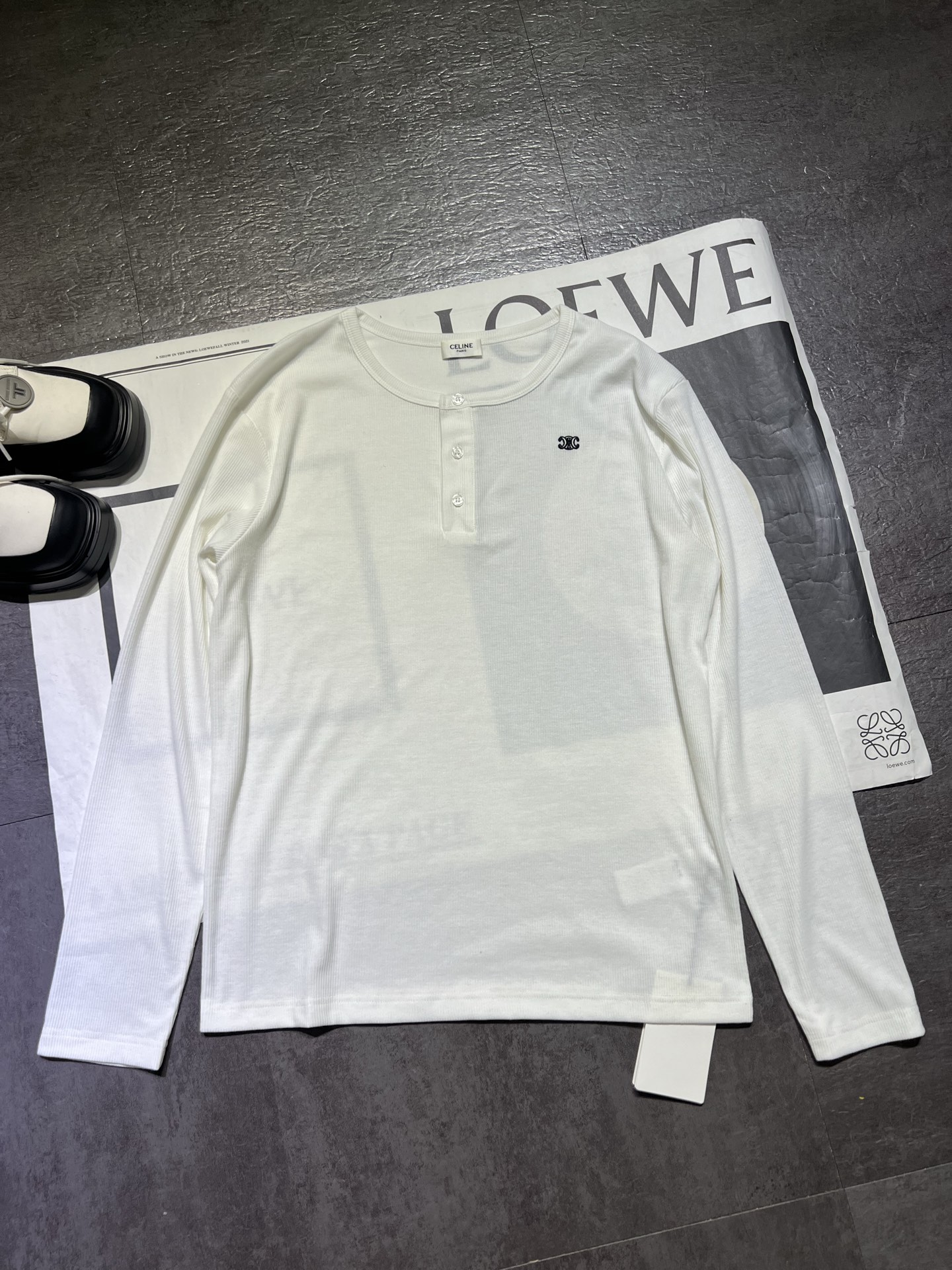 “White Cylindrical Women’s Suit: Celin Zelin 25 One-Piece Hardcore Design” - 图片 5