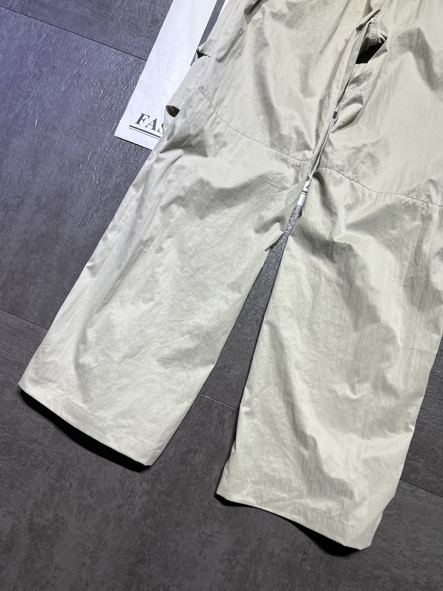 Custom Embroidered Women’s Suit with Red Colors and Wide Legs for Single Size – Alexander Wan Collection - 图片 6