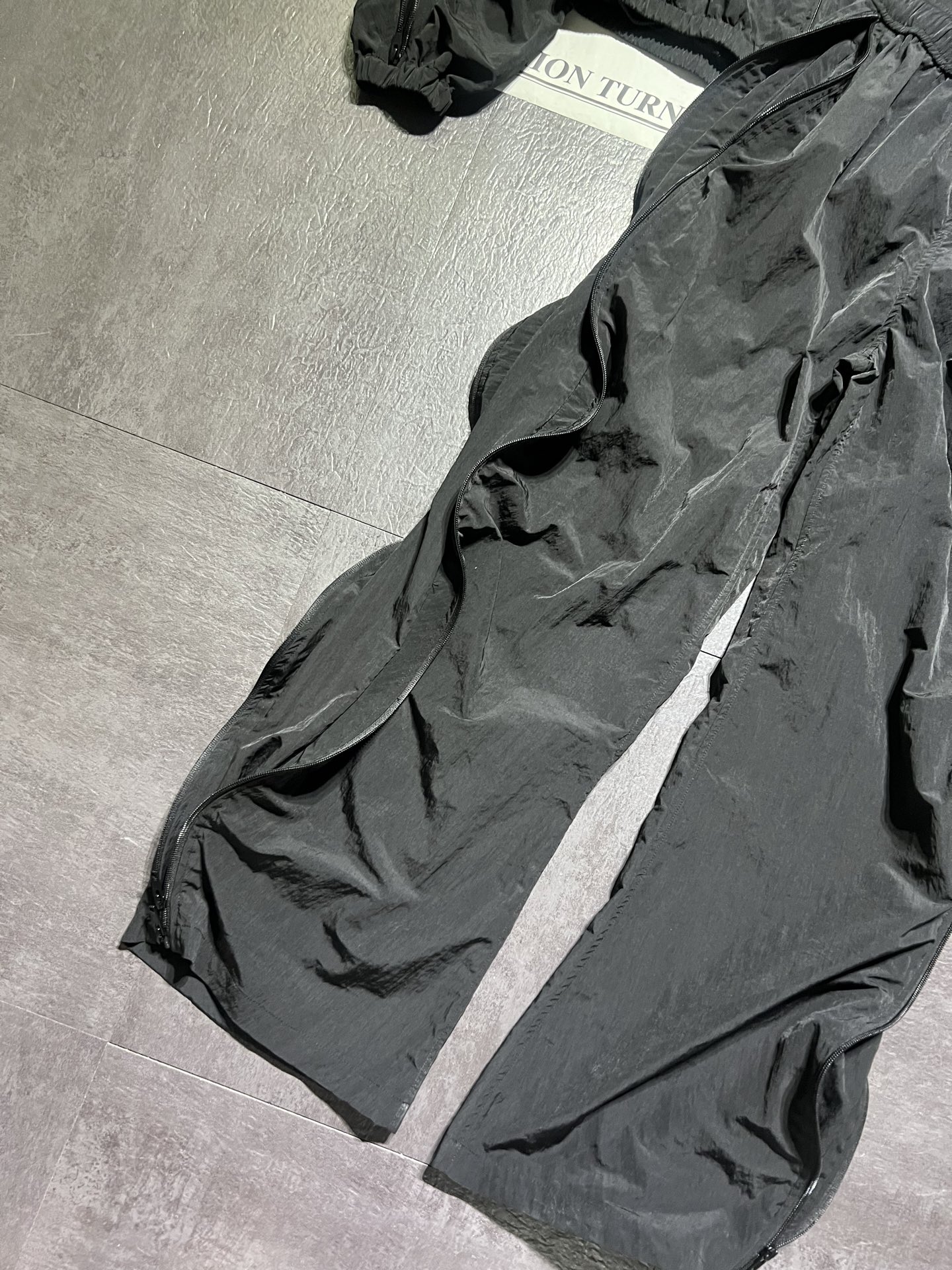 “Custom High-End Sports Jacket for Female Workers: Alexander Wan’s Original 1:1 Design” - 图片 6