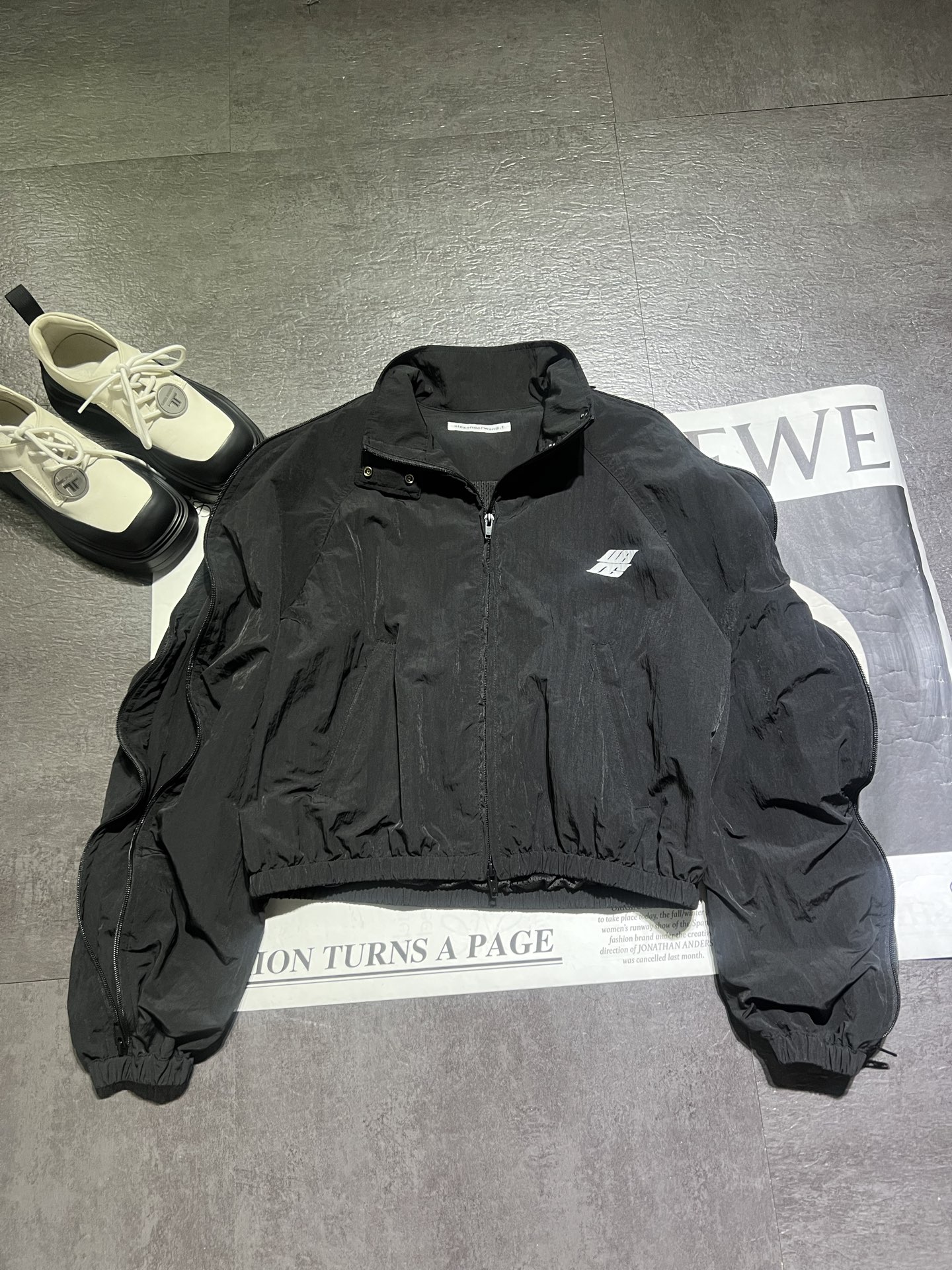 “Custom High-End Sports Jacket for Female Workers: Alexander Wan’s Original 1:1 Design” - 图片 5