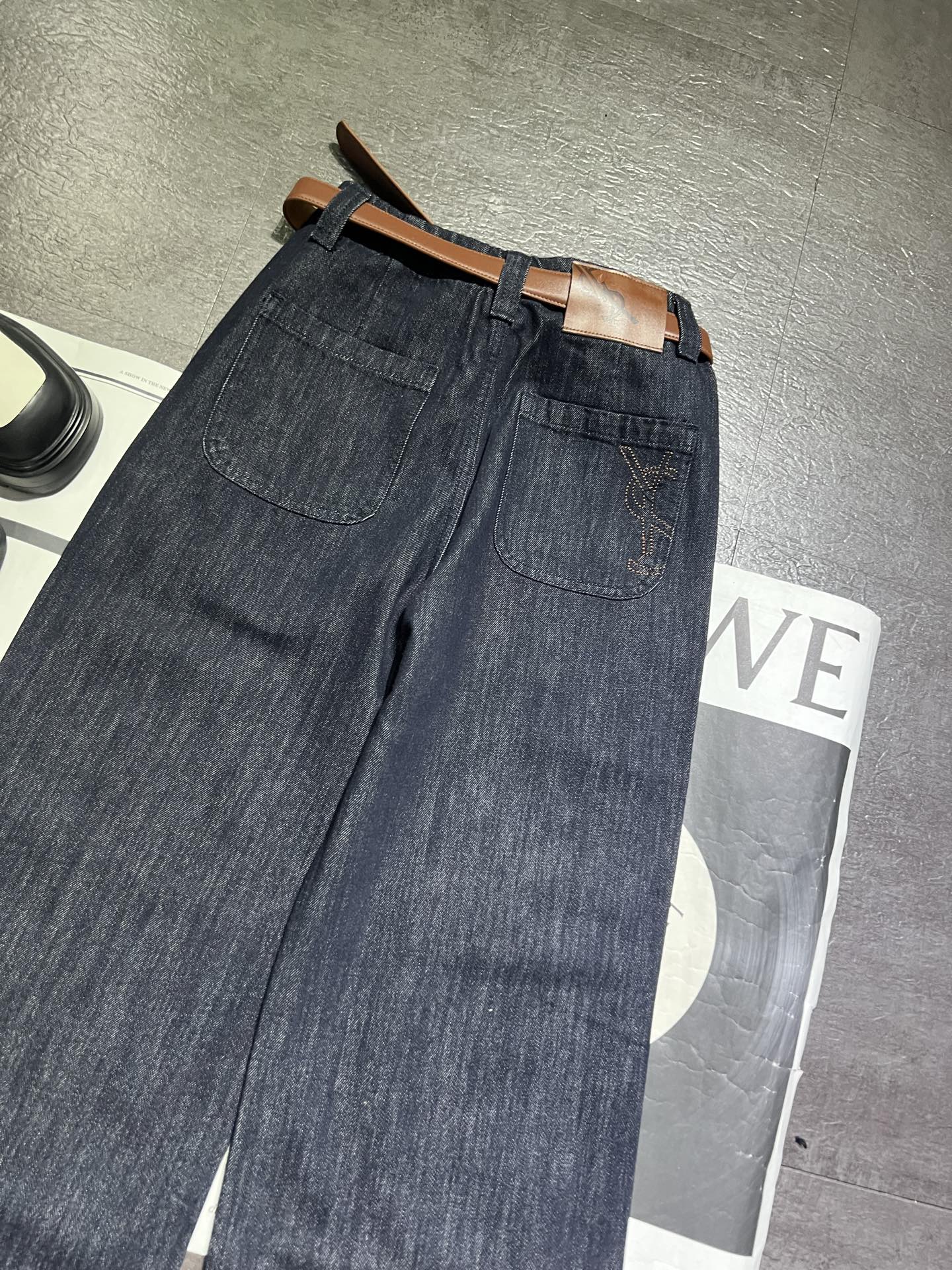 Retro-Color Single Women’s Suit: Original Design, Top-Style, Excellent Quality - 图片 7