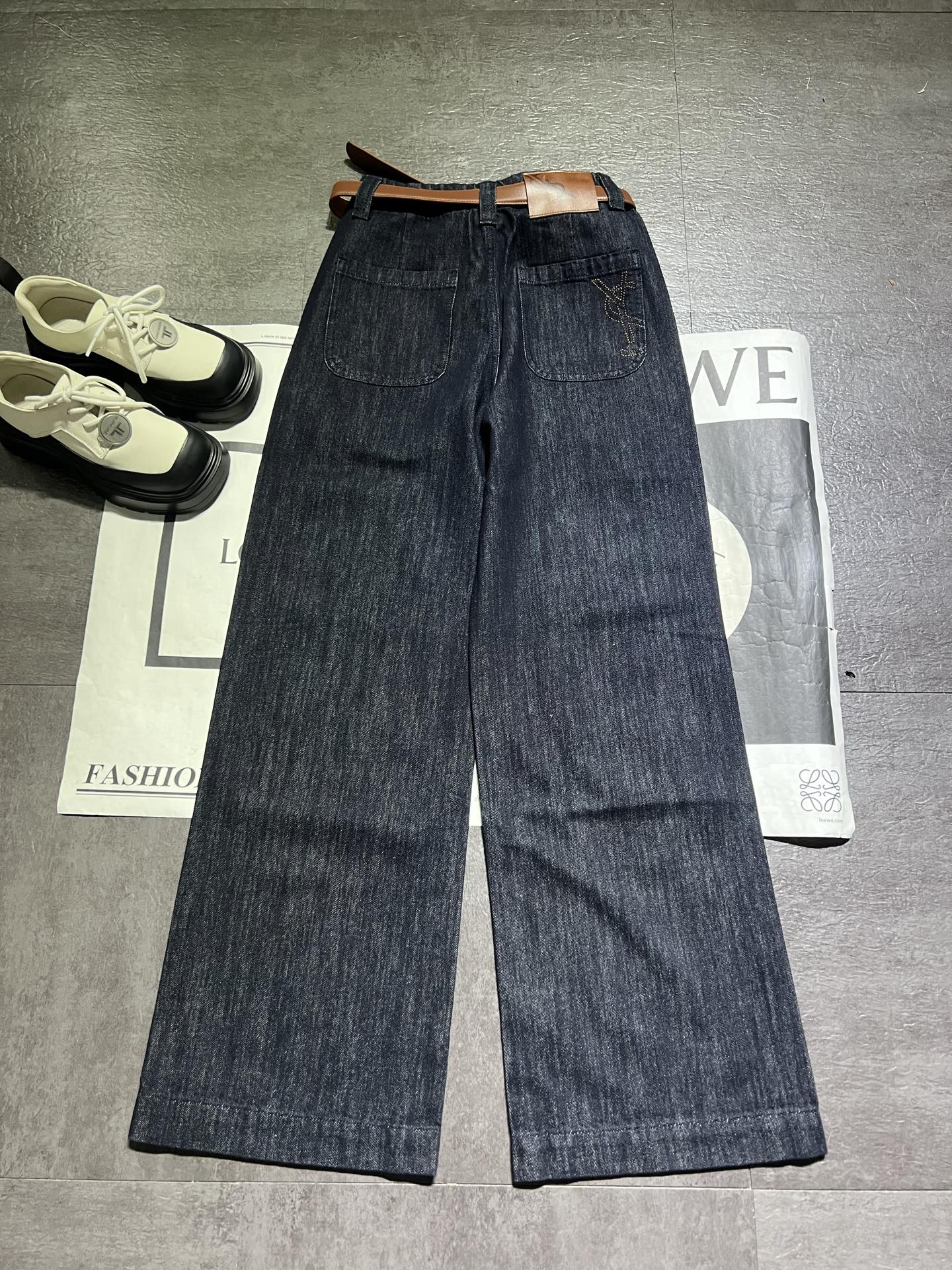 Retro-Color Single Women’s Suit: Original Design, Top-Style, Excellent Quality - 图片 4