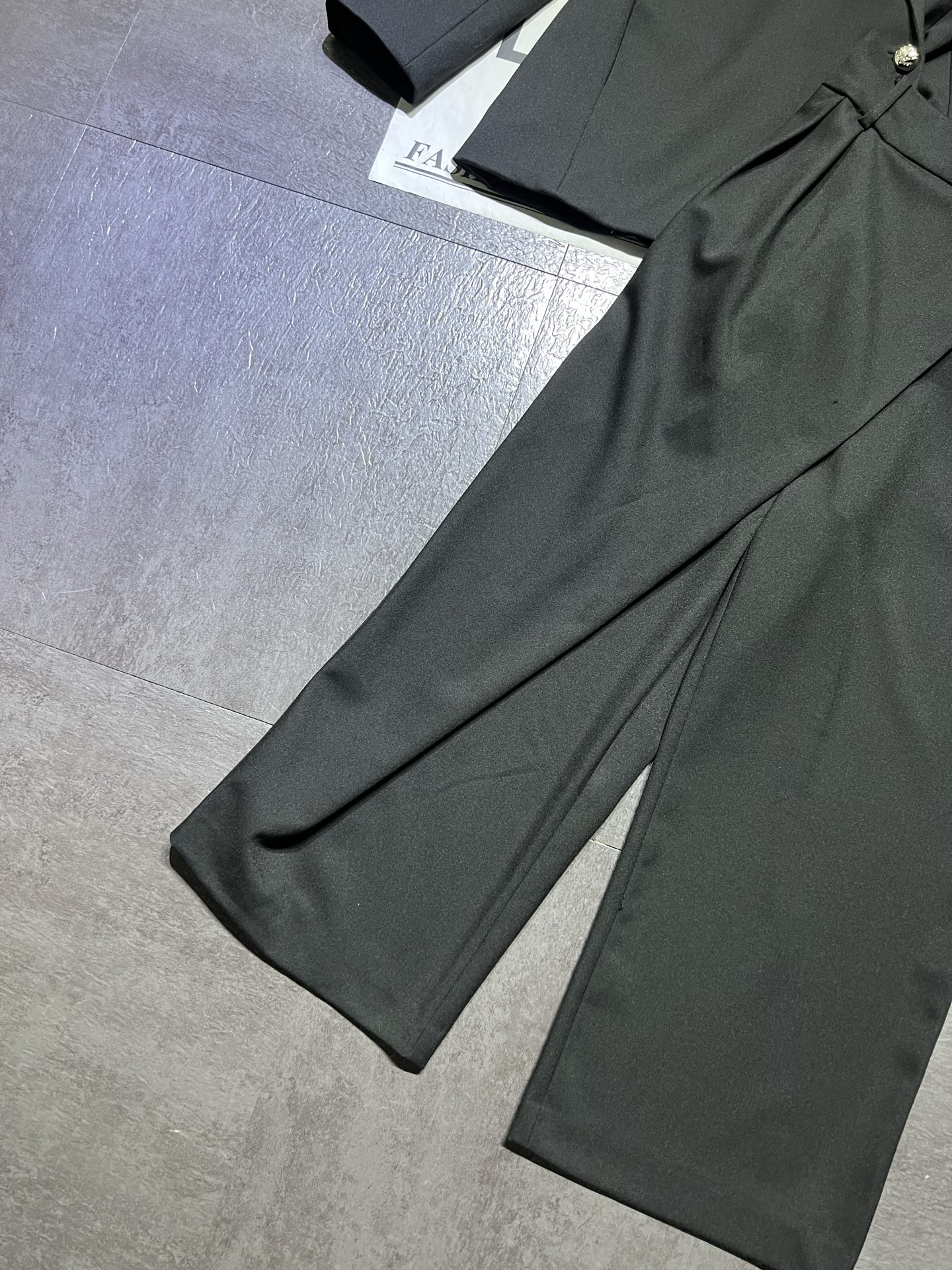 “High-End Fur and Wool Suit with Asymmetrical Pants for Women” - 图片 3