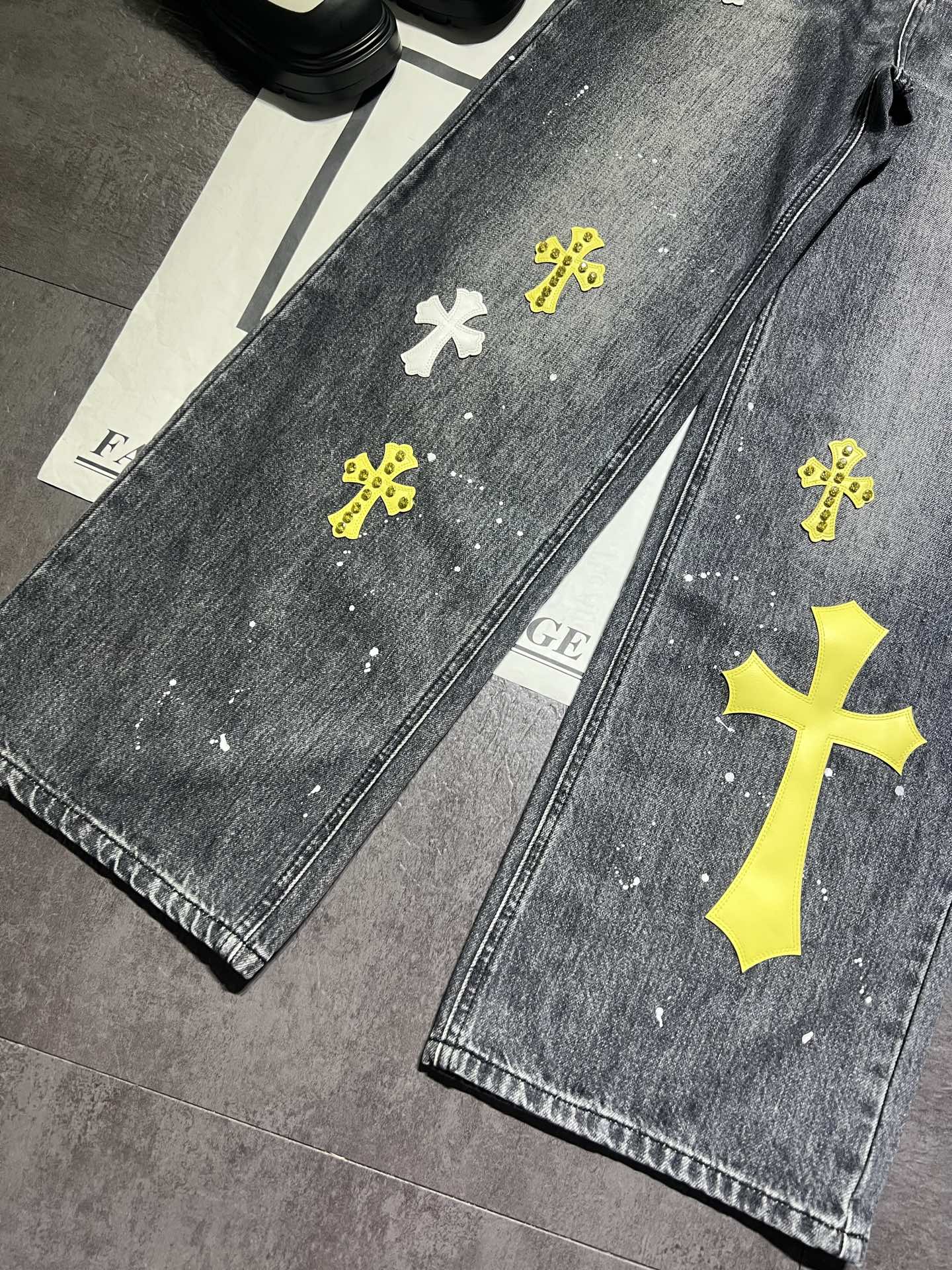 Title: New Autumn/Winter Chome Hearts Crowe Suit with Unique Handicrafts and Cotton Fabric Summary: Original hardcore female suit with special embroidery, cosmopolitan design, and gold accessories in - 图片 3