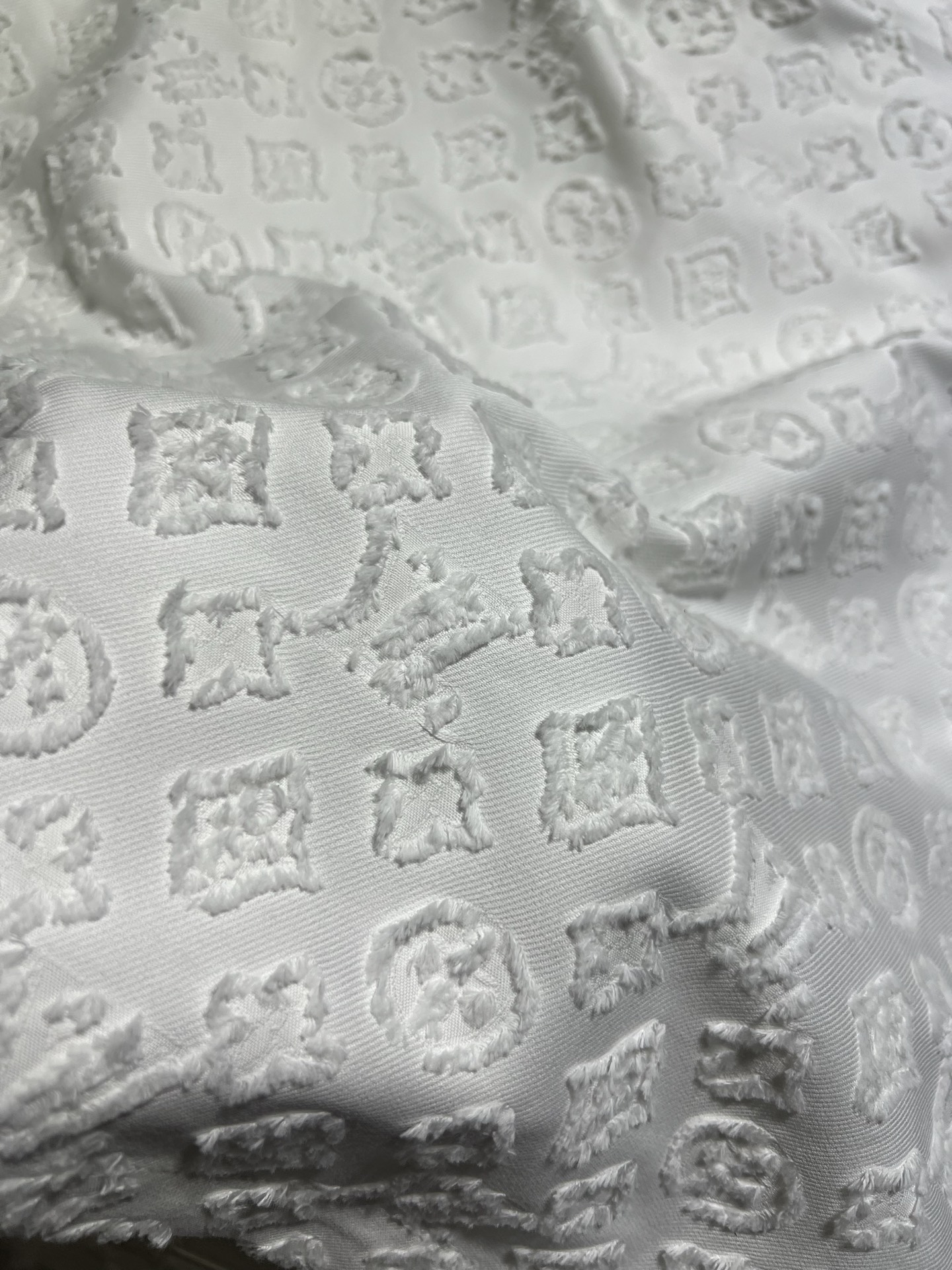 “Louis Vuitton Monogram Cowboy Chain Suit: High-Quality Thong-Skinned Classic – New Arrival” - 图片 7