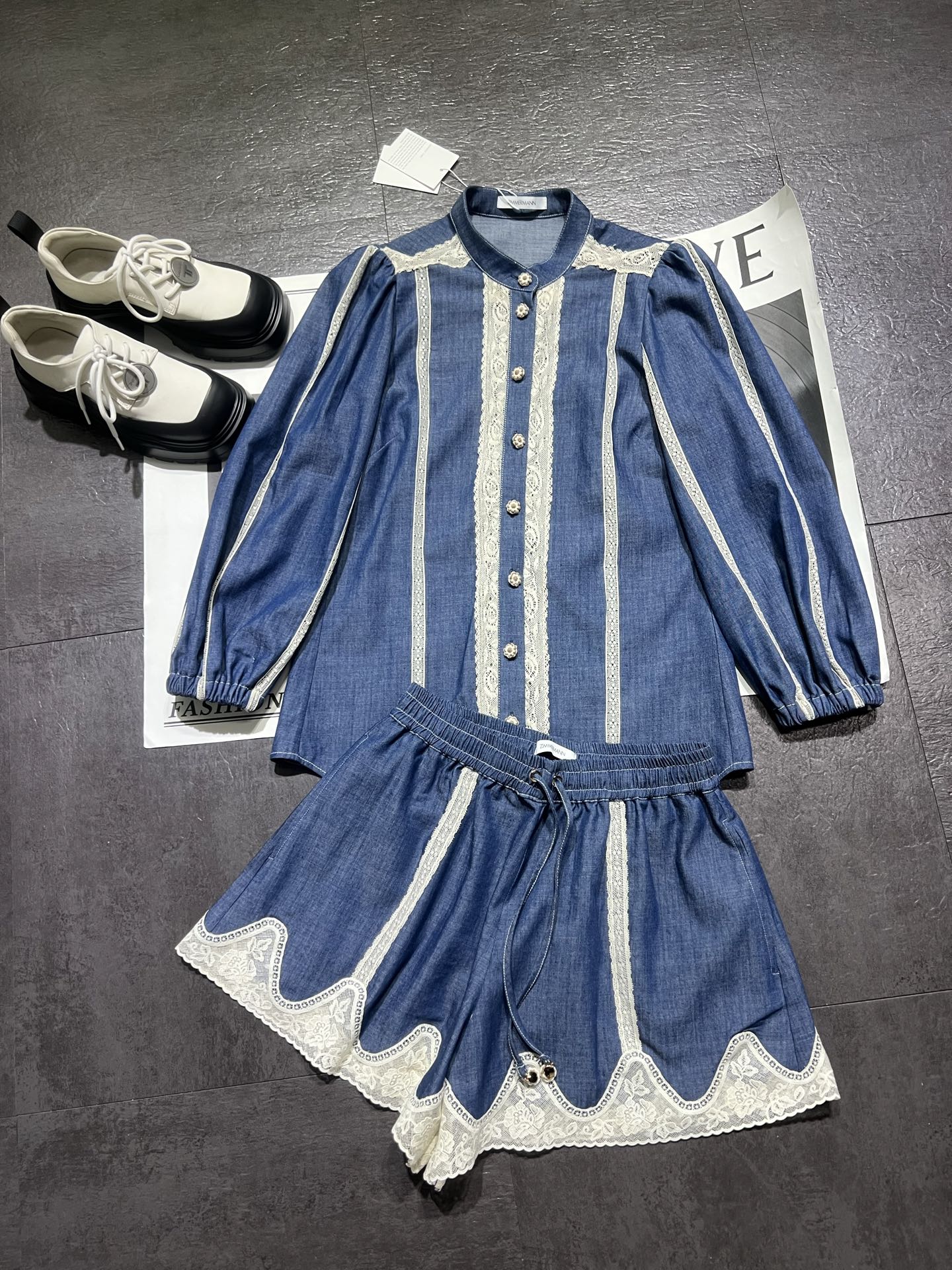 NO:755161,/Set of Zimmerma** women's Awaken lace spliced ​​shirt shorts shipped, linen denim fabric, custom dyed lace, a set of upper body is super beautiful, large goods SML, Zimmerman-clothing, shorts, shirts,19860909/套Zimmerma**女士Awaken 蕾丝拼接衬衫短裤出货,亚麻牛仔面料,定制染色花边,一套上身超好看,大货SML,兹默曼-服装,shorts,shirts,,Women's clothing