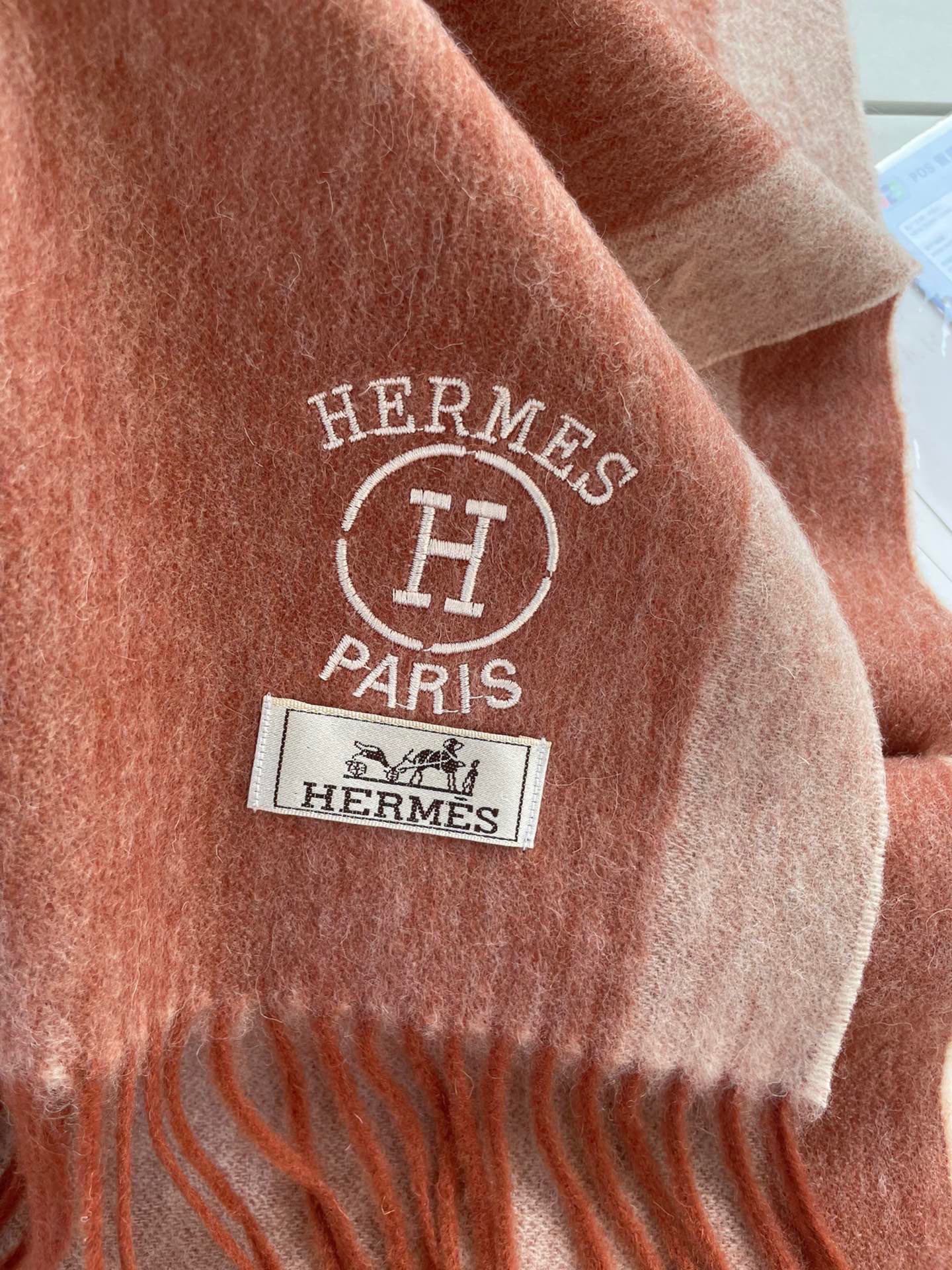 Hermes爱马仕女士拼色羊绒围巾重磅推荐100%顶级山羊绒材质非常保暖柔软亲肤不扎脖经典双面设计一条围