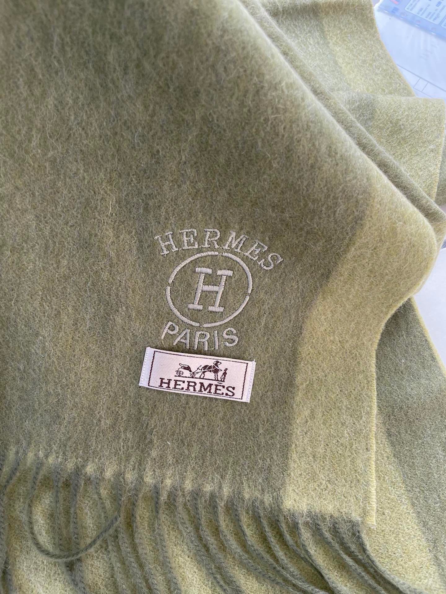Hermes爱马仕女士拼色羊绒围巾重磅推荐100%顶级山羊绒材质非常保暖柔软亲肤不扎脖经典双面设计一条围