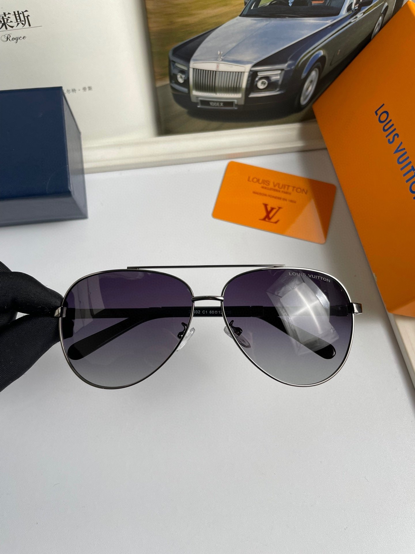 新款品牌路易威登LV高品质男士偏光太阳镜️材质进口宝丽来偏光镜片不锈钢合金镜框质感超赞男士开车必备品