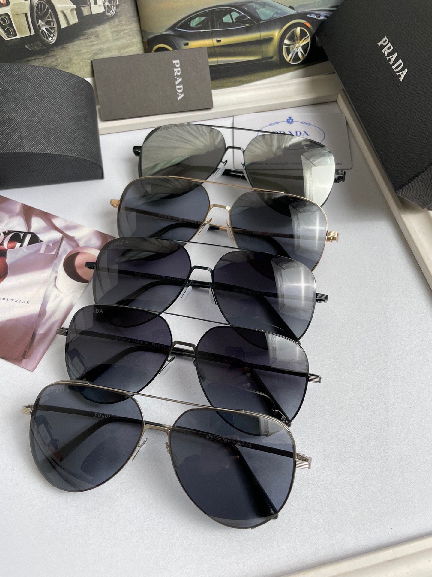 新款品牌普拉达Prada高品质男士女士原单太阳镜️材质高清尼龙镜片超轻超有弹性镜腿.戴上超轻不压鼻入手超