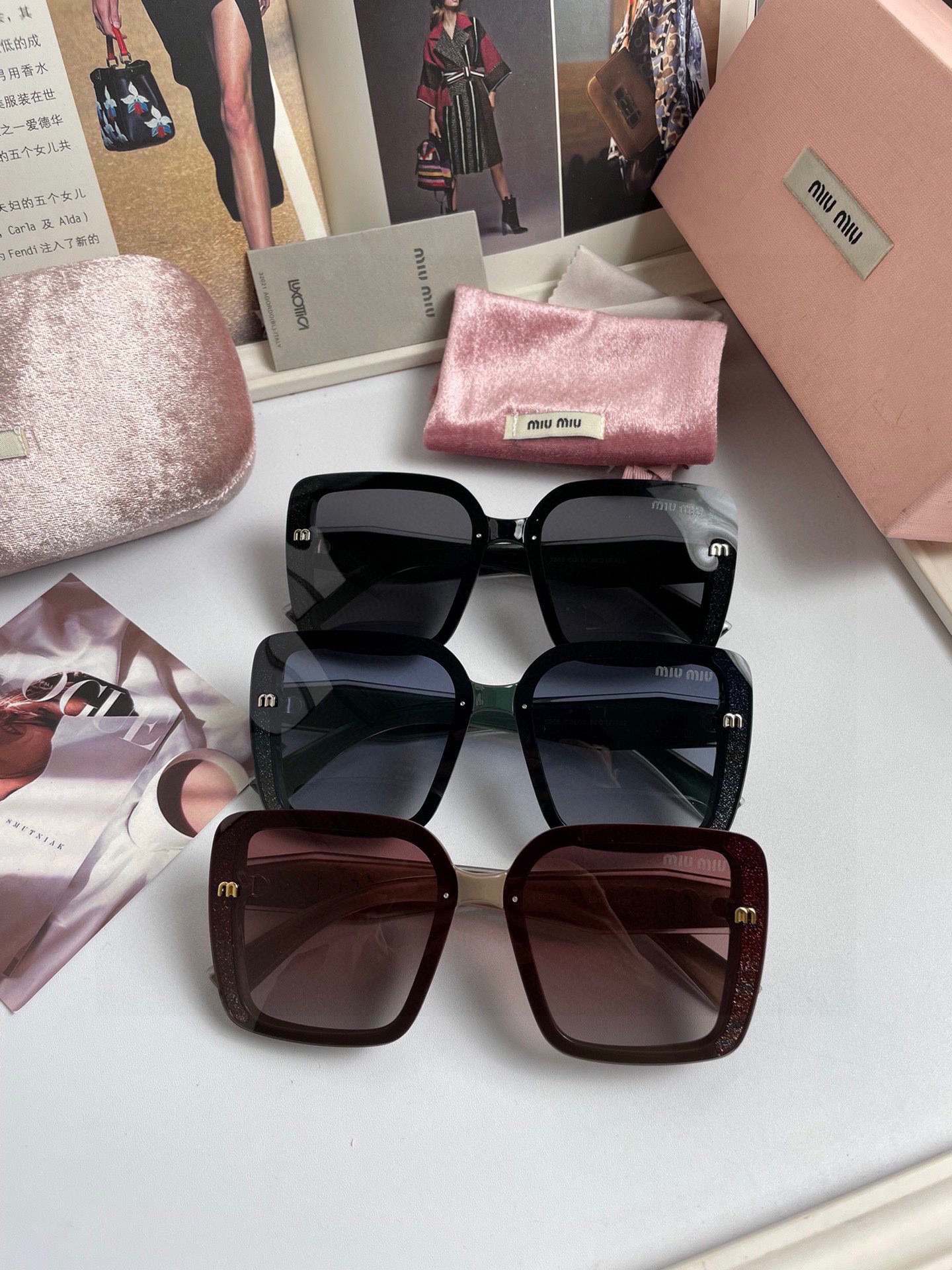 MiuMiu Gafas de sol En línea desde el diseñador de China
 Incrustados con diamantes Mujeres