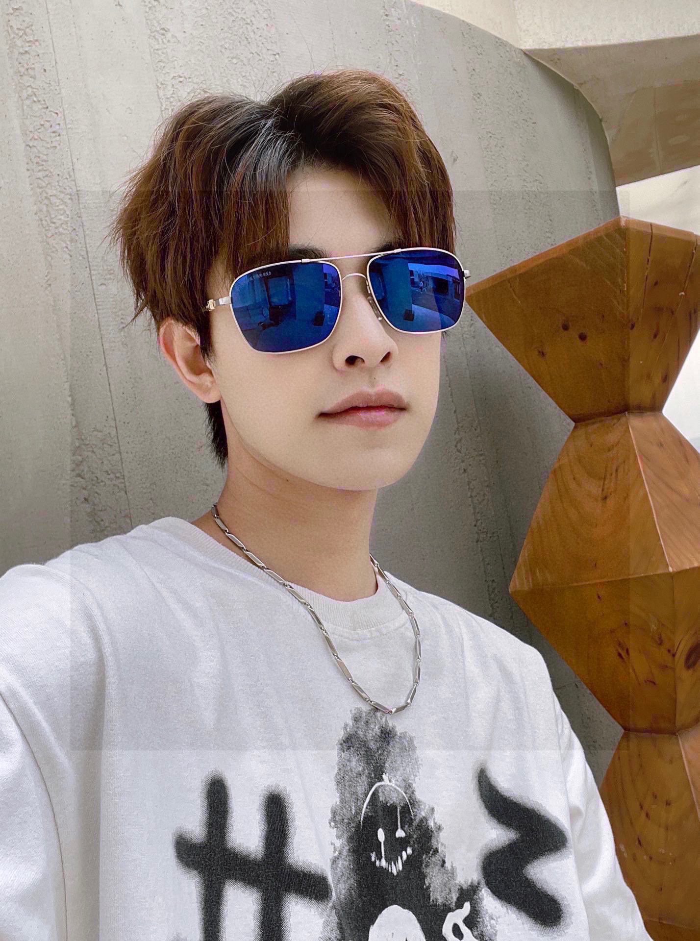 NO:266836,.New brand Croxin original single-quality men's polarized sunglasses, high-definition Polaroid polarized lenses, metal alloy logo temples. You can see the details that the master's handmade design is exquisite, high-end and atmospheric, suitable for travel. Number 8183 glasses sunglasses, glasses, chrome hearts19860909.新款品牌克罗心原单品质男士偏光太阳镜 材质高清宝丽来偏光镜片、金属合金logo镜腿.看细节就知道大师手工制作设计,做工精致,高端大气,适合旅游出行.编号8183眼镜墨镜太阳镜,眼镜,chrome hearts,glasses