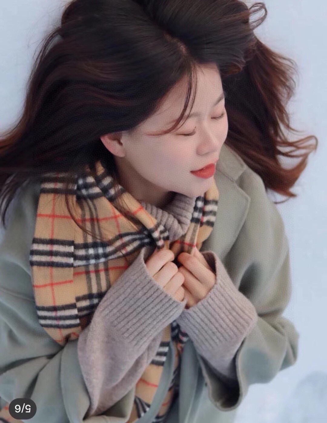 NO:179113,Burberry official website classic hit style. Top cashmere material is very warm, soft and skin-friendly, without tying the neck. Classic Burberry check design for men and women. Size 32*192cm neutral style. Men and women choose their own color they like. Everyone should have a high-version scarf, high-version scarf, burberry19860909巴宝莉官网经典爆款 顶级山羊绒材质非常保暖 柔软亲肤,不扎脖经典巴宝莉格纹设计男女通用情侣款尺寸32*192cm中性款男女各自选择自己中意的颜色人人都应该拥有一条高版本围巾,高版本围巾,burberry,scarf