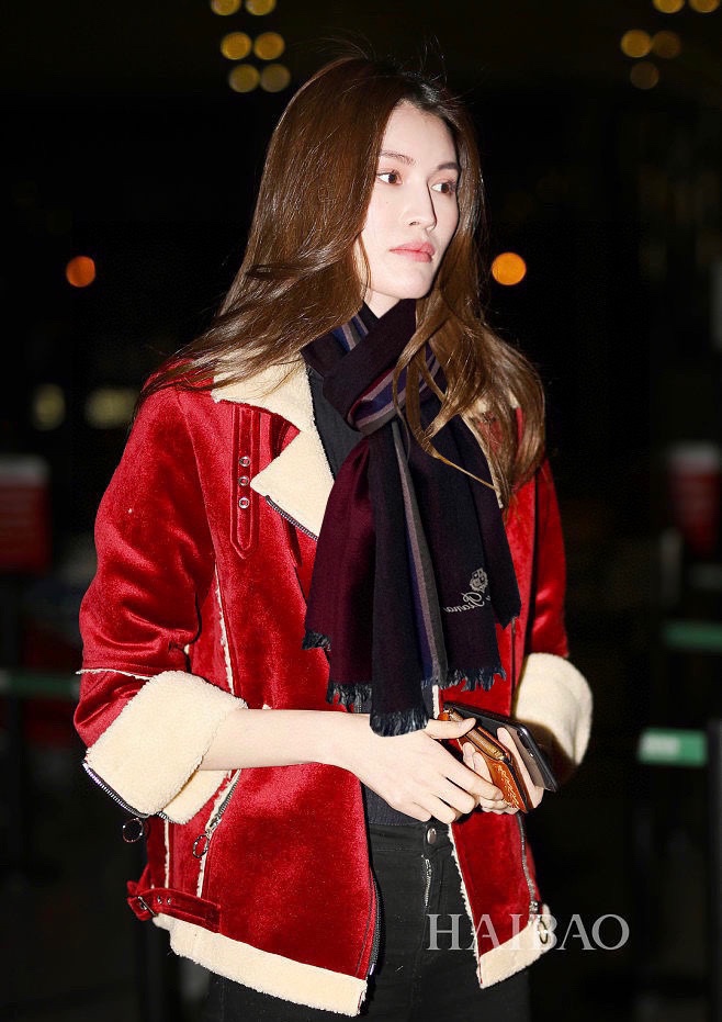 NO:182567,Italian luxury brand loro pianna design upstart famous for its simple and atmospheric styles, genuine authentic products, new products, export orders, counters are on sale simultaneously, water-soluble cashmere, colorful striped exquisite embroidery, 100% fine products, both men and women are worth buying, feel good when it comes to handy, Italian super first-tier brand, almost all big names are using it, simple and generous design, highly recommended good styles, specifications 60*200 high-version scarf, high-version scarf, loro piana19860909意大利奢侈品牌 loro pianna 皮安娜 设计新贵 以简洁大气的款式著名 正儿八经的正品货 新品 出口尾单 专柜同步在售 水溶羊绒 色织七彩条纹精致刺绣 百分百的精品 男女都值得入手手感很好 意大利超级一线品牌 几乎所有的大咖都在用 设计简洁大方 强烈推荐的好款式 规格60*200高版本围巾,高版本围巾,loro piana,scarf